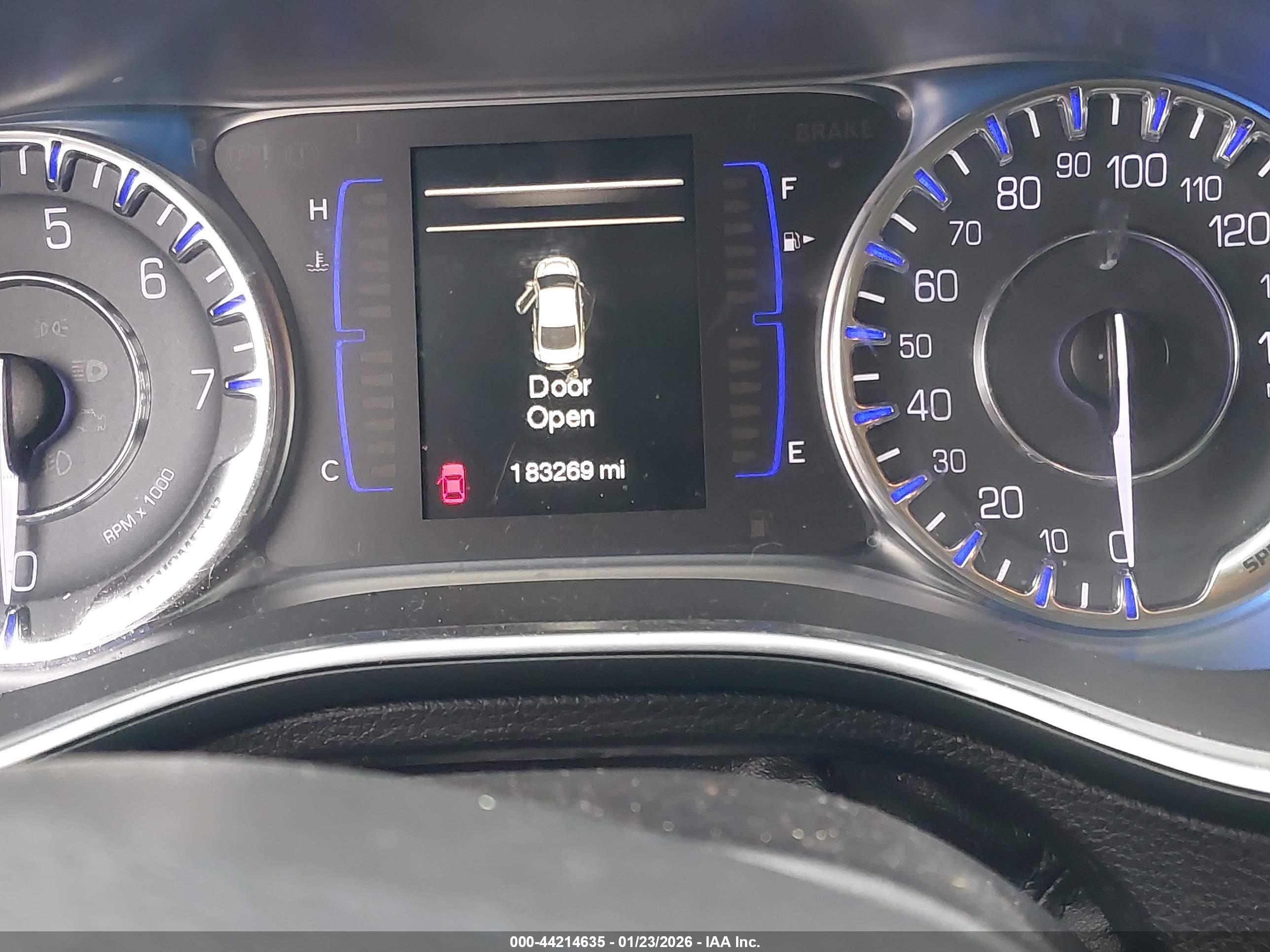 CHRYSLER 200 image 7