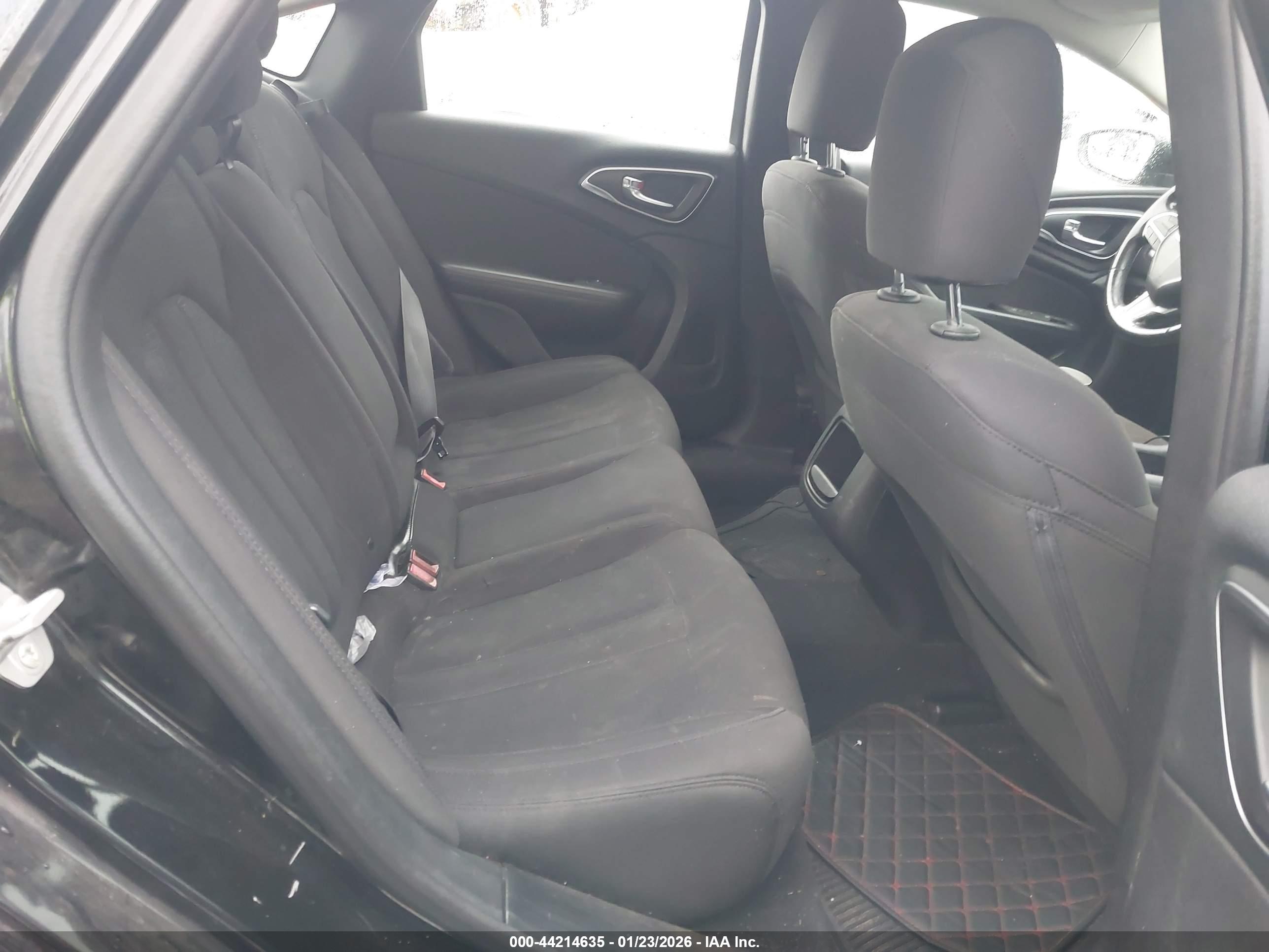 CHRYSLER 200 image 8