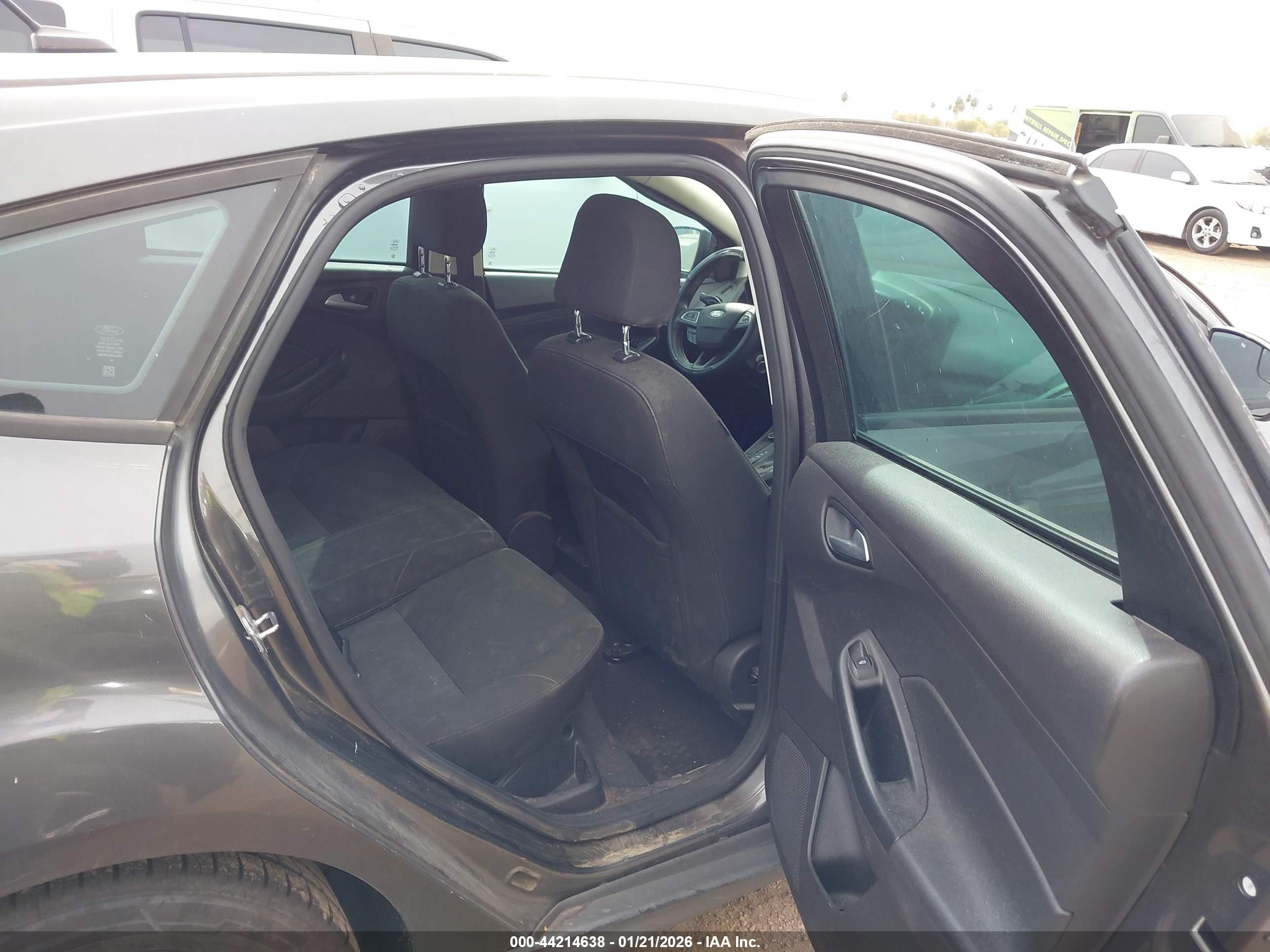 FORD FOCUS image 8