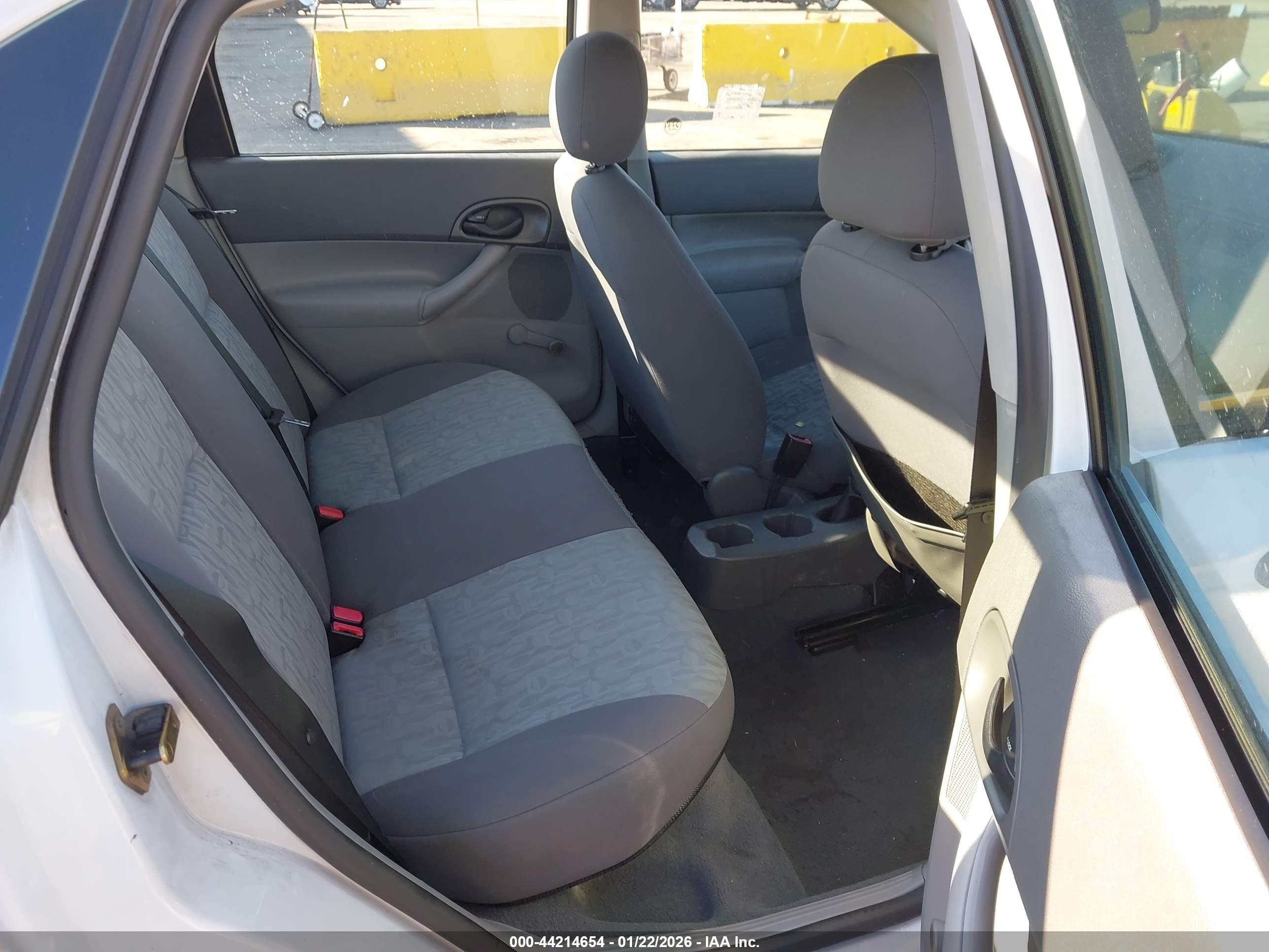 FORD FOCUS image 8