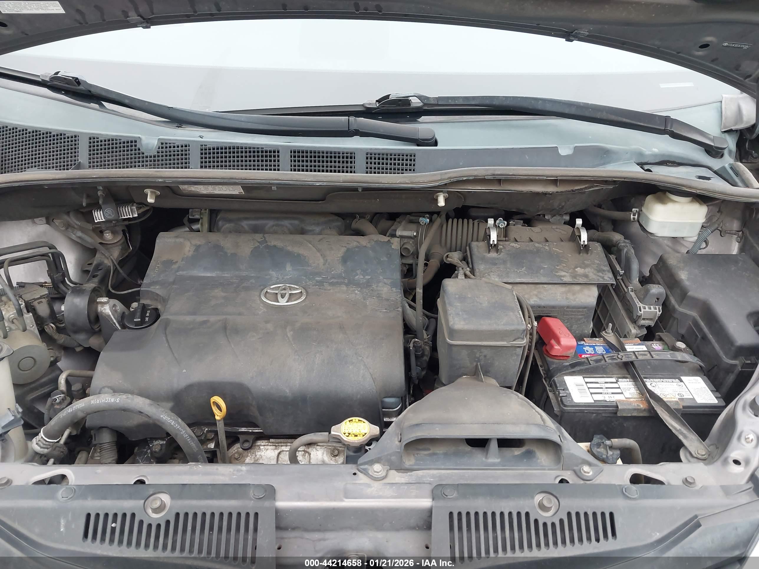 TOYOTA SIENNA image 10