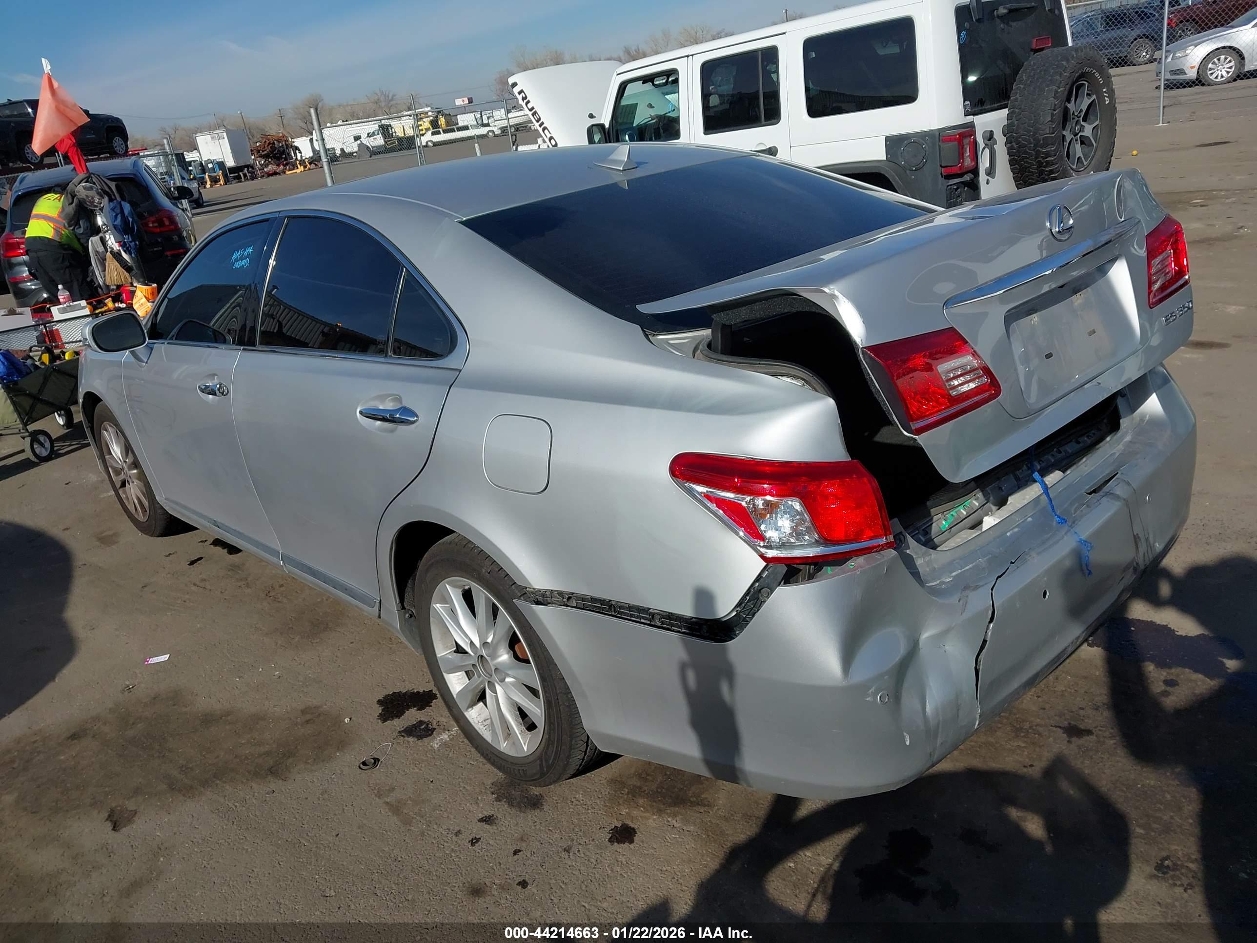 LEXUS ES image 3