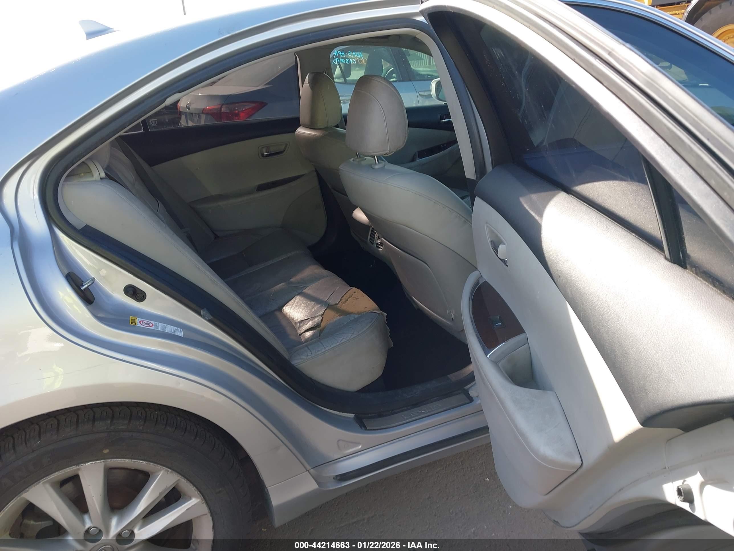 LEXUS ES image 8
