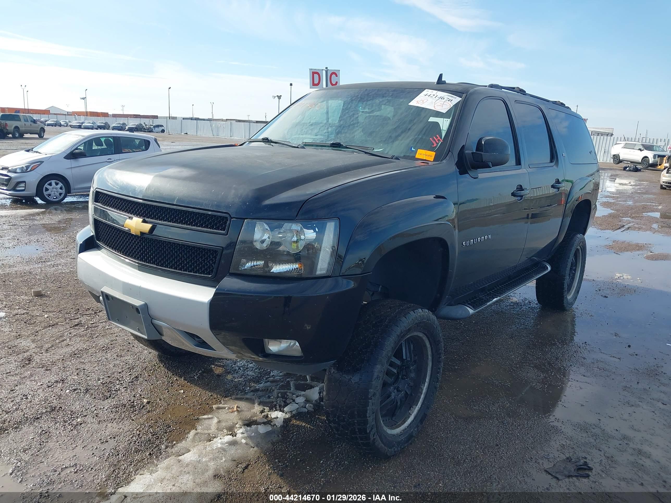CHEVROLET SUBURBAN image 2