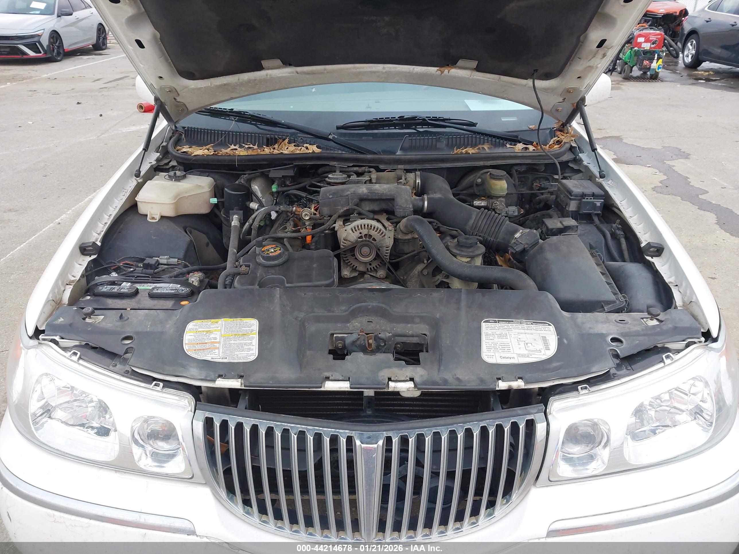 LINCOLN TOWN image 10