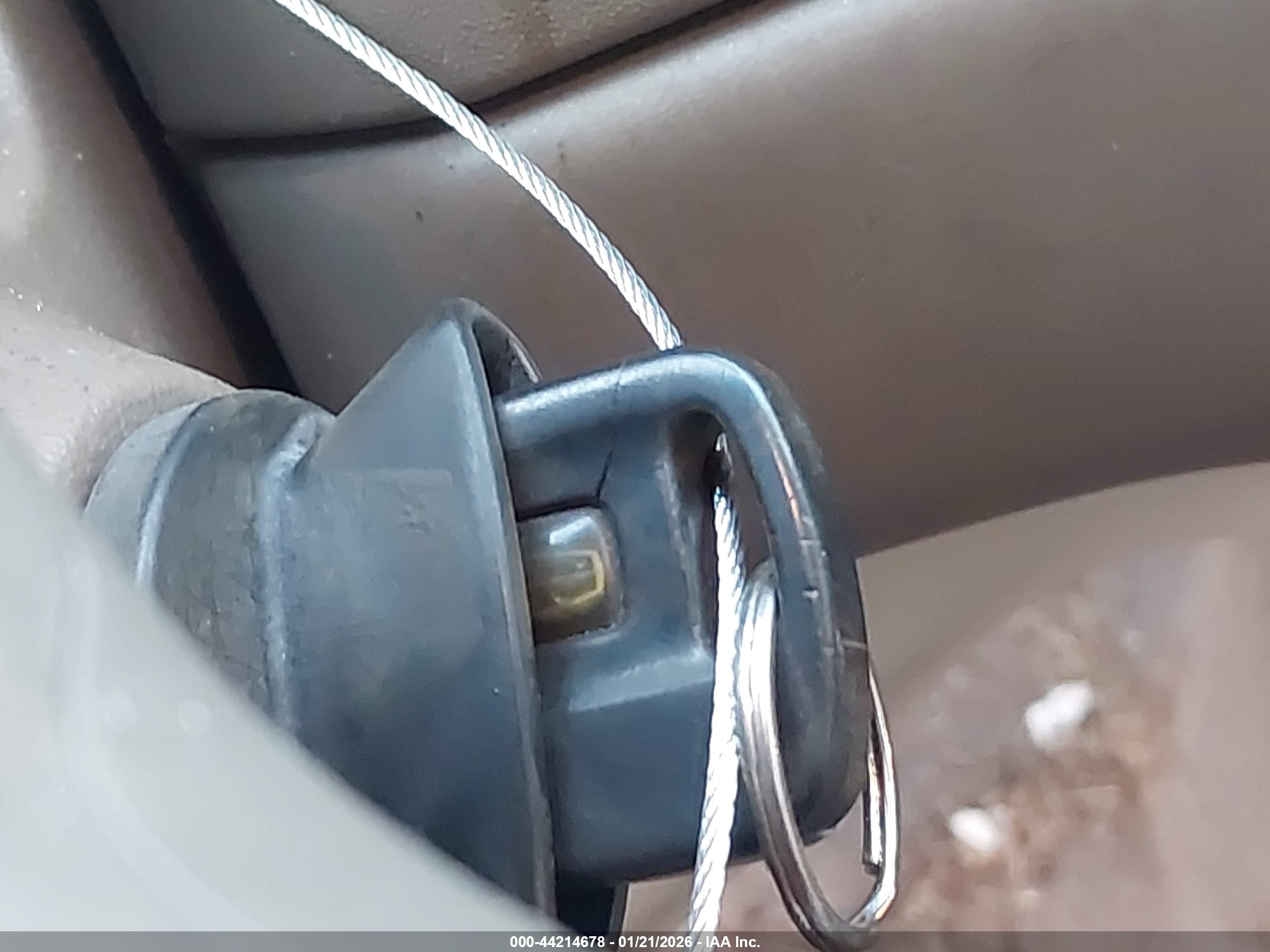 LINCOLN TOWN image 11