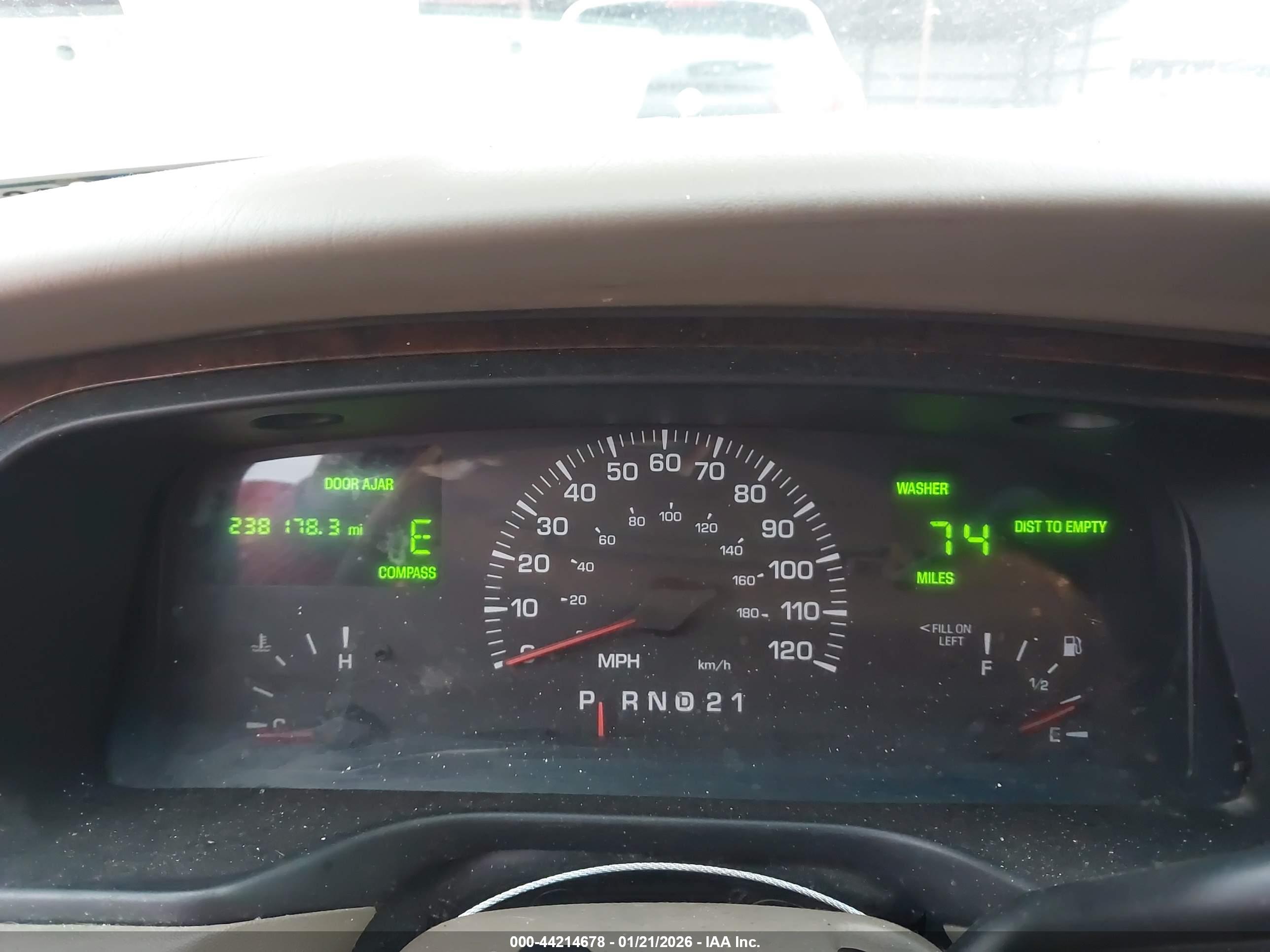 LINCOLN TOWN image 7