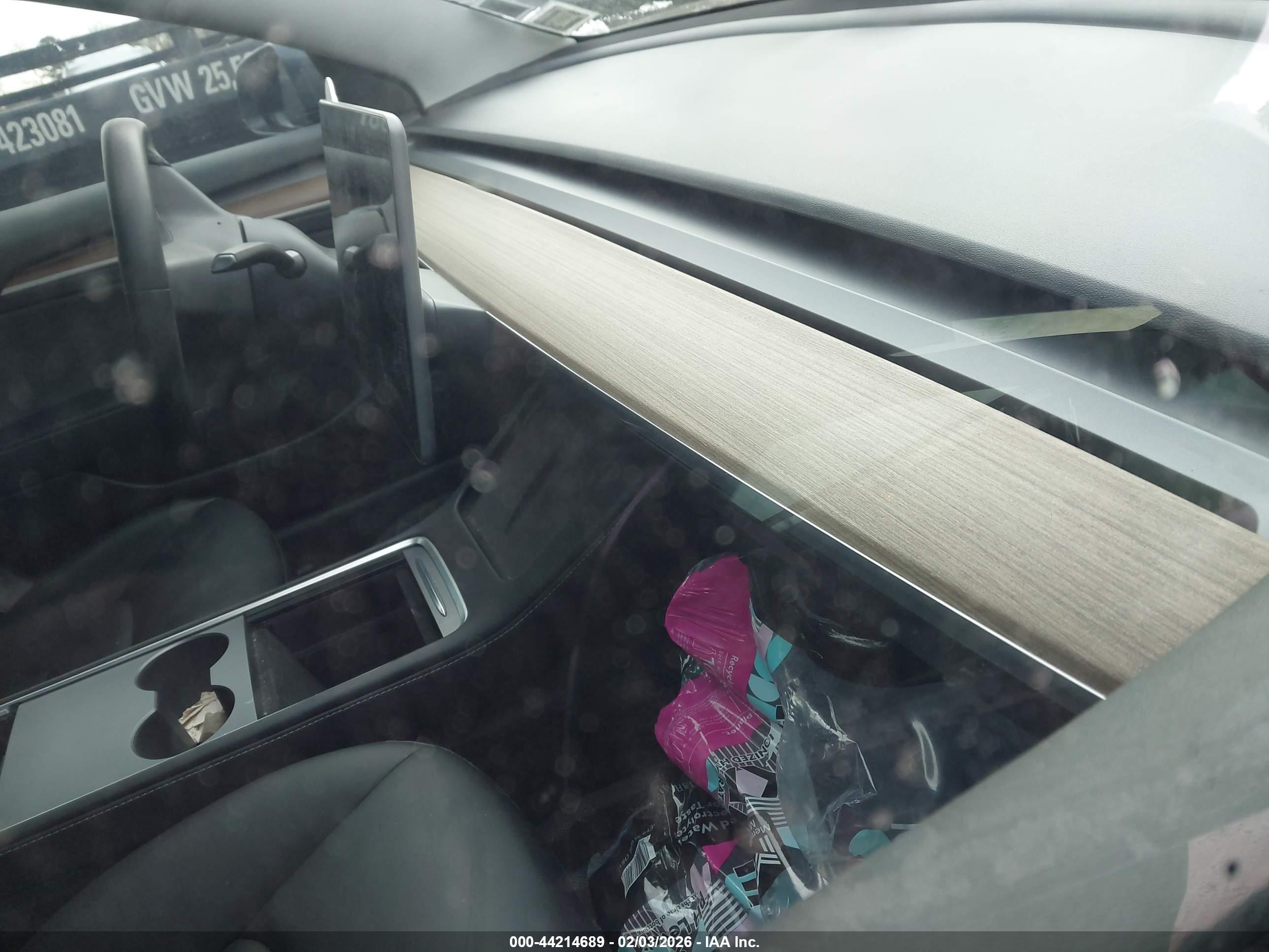 TESLA MODEL image 5