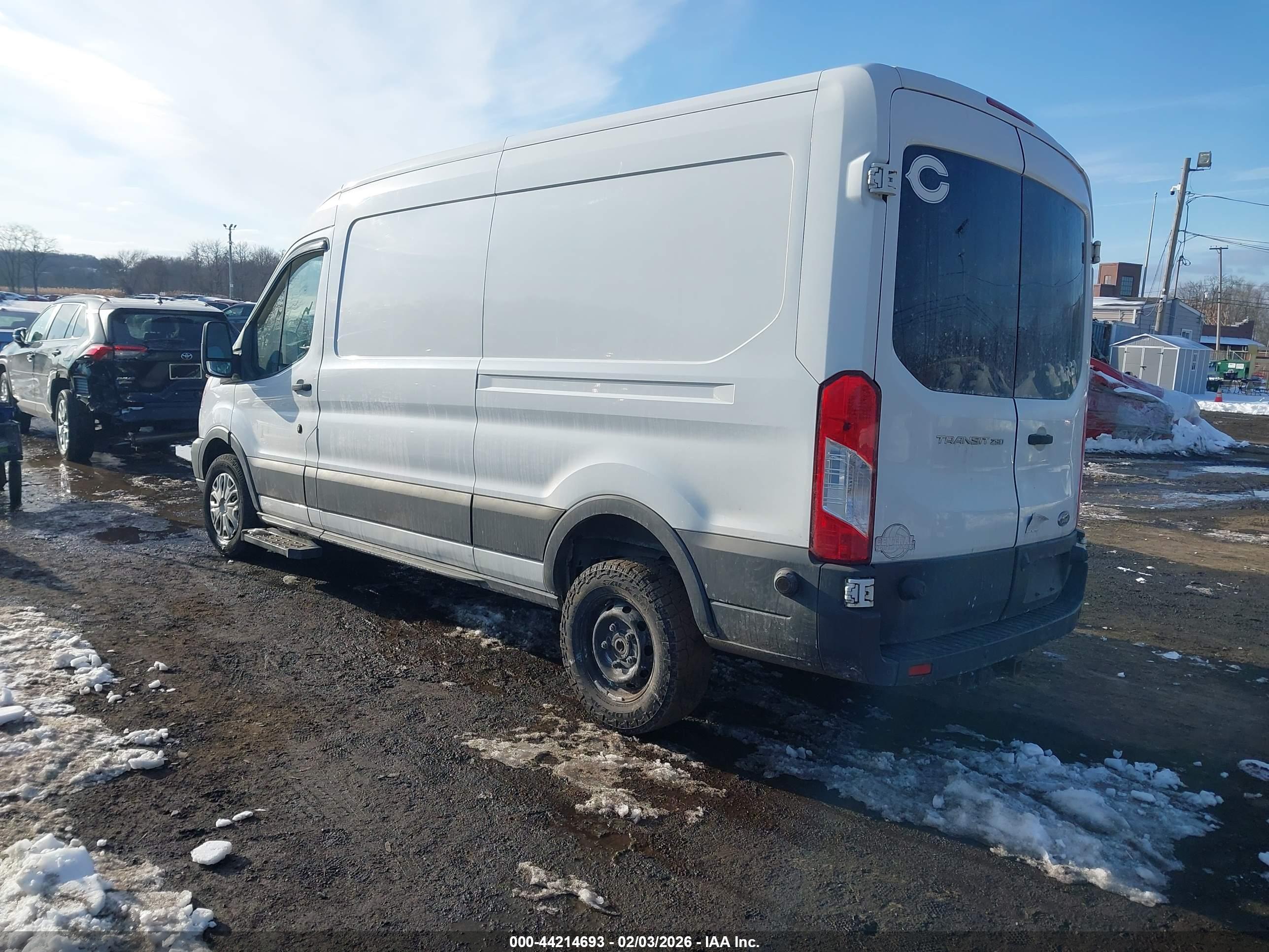 FORD TRANSIT-250 image 3