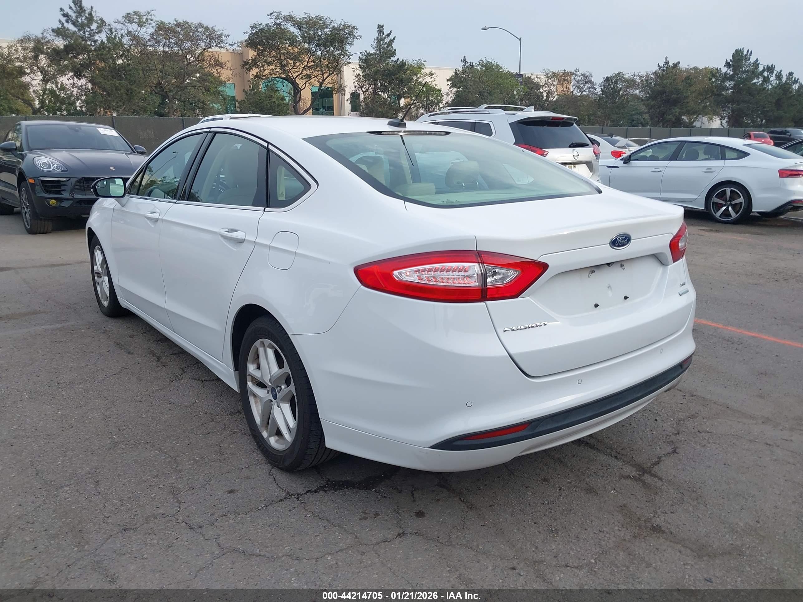 FORD FUSION image 3