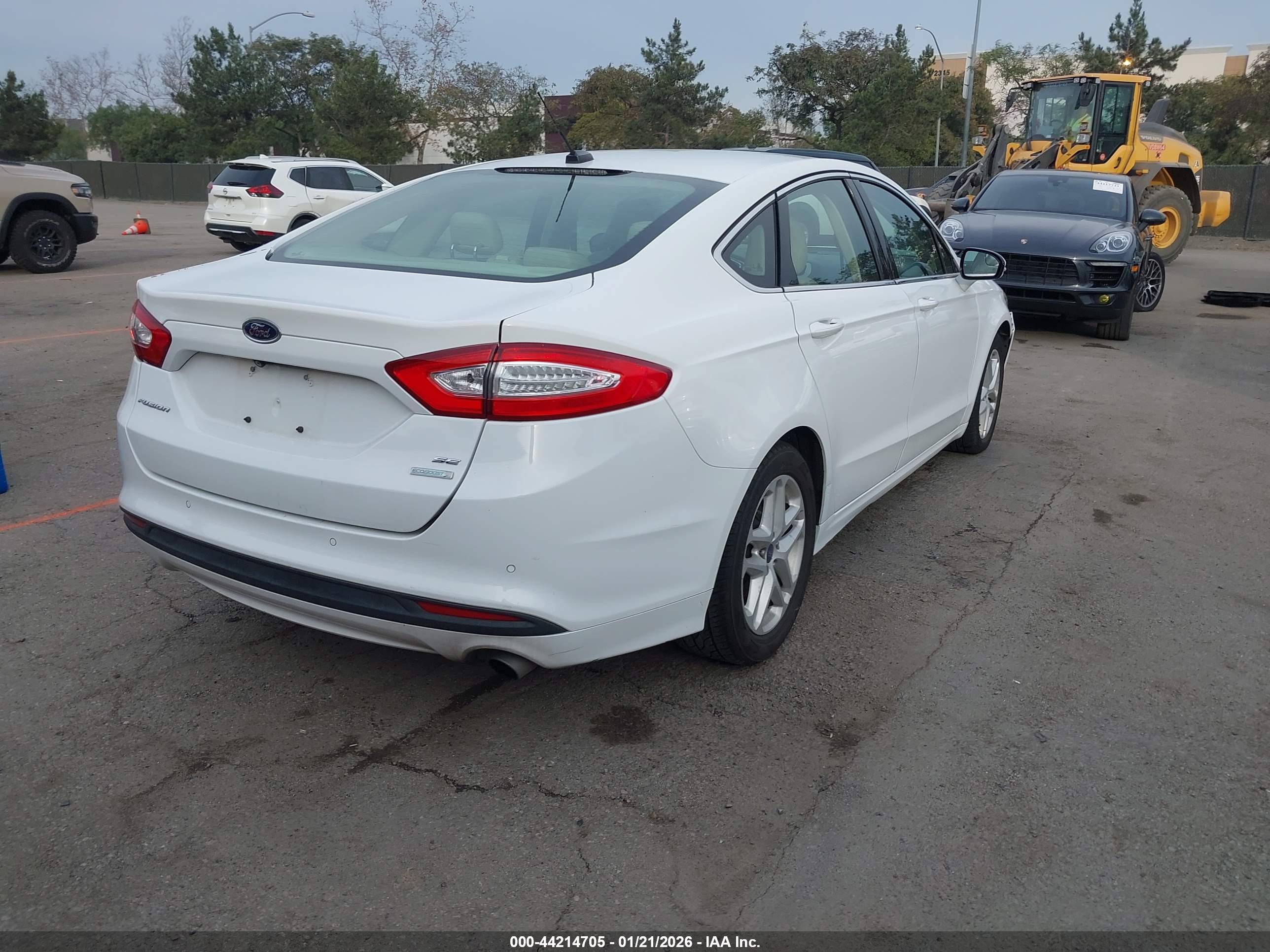 FORD FUSION image 4