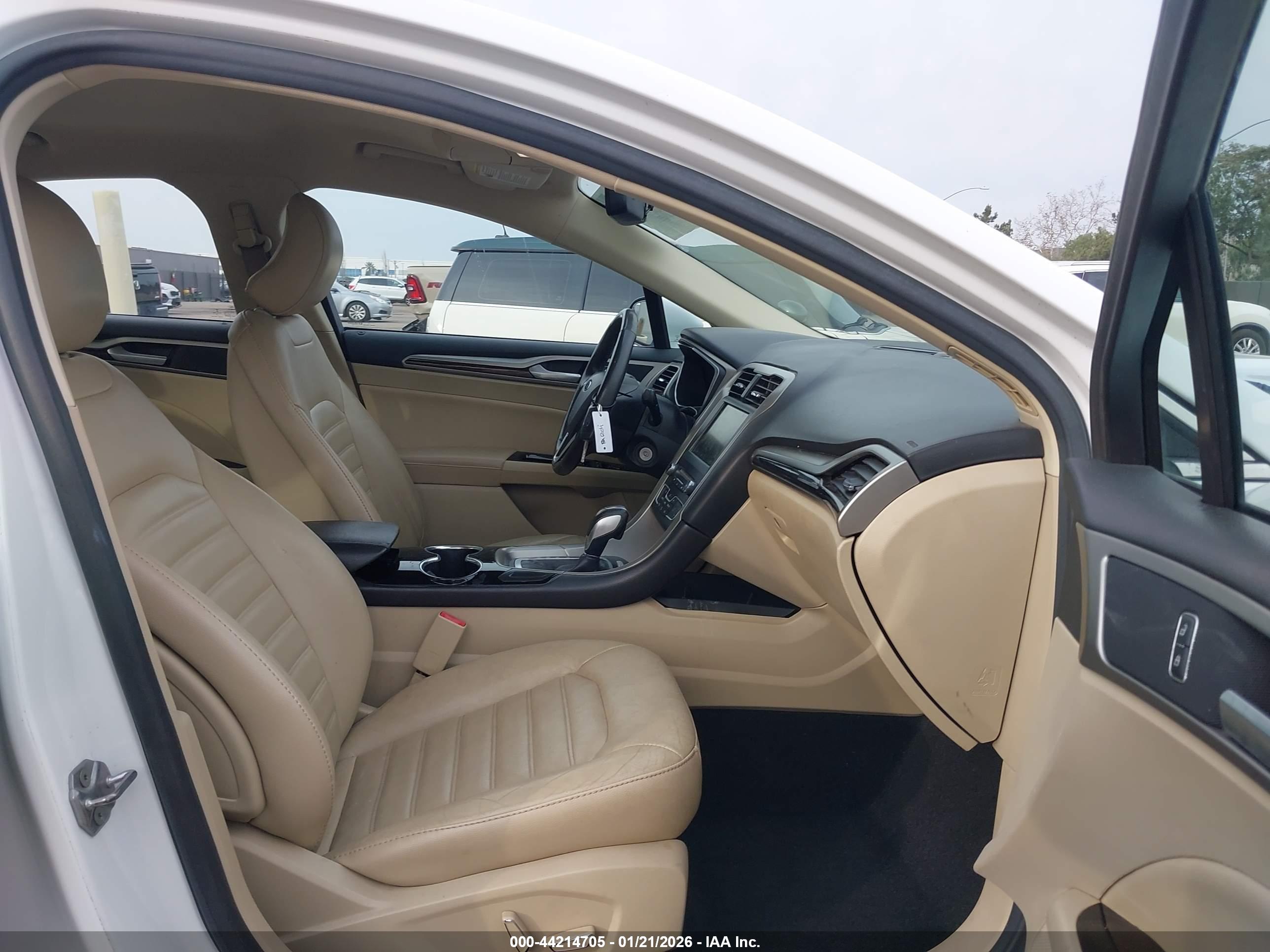 FORD FUSION image 5