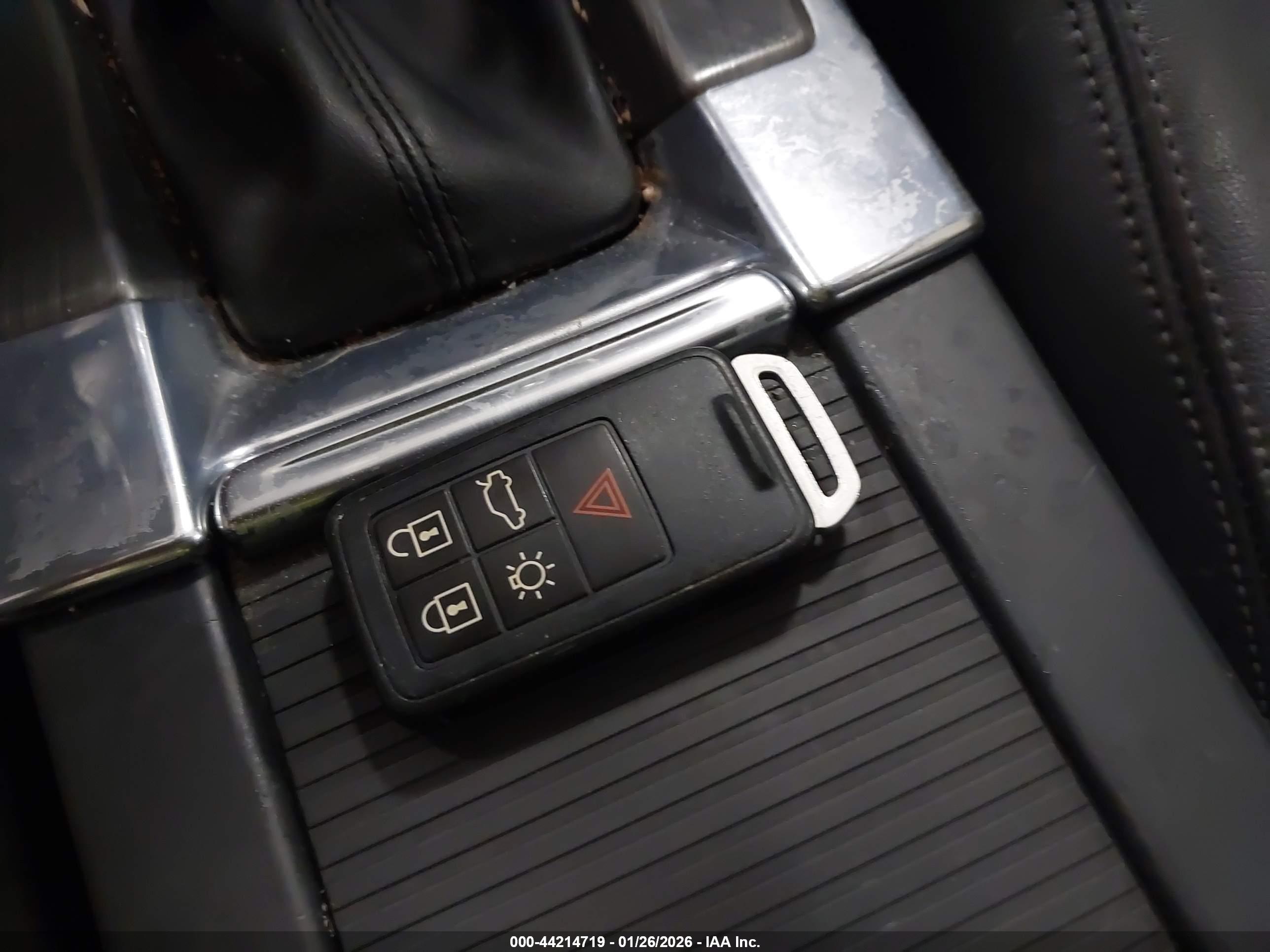 VOLVO XC60 image 11