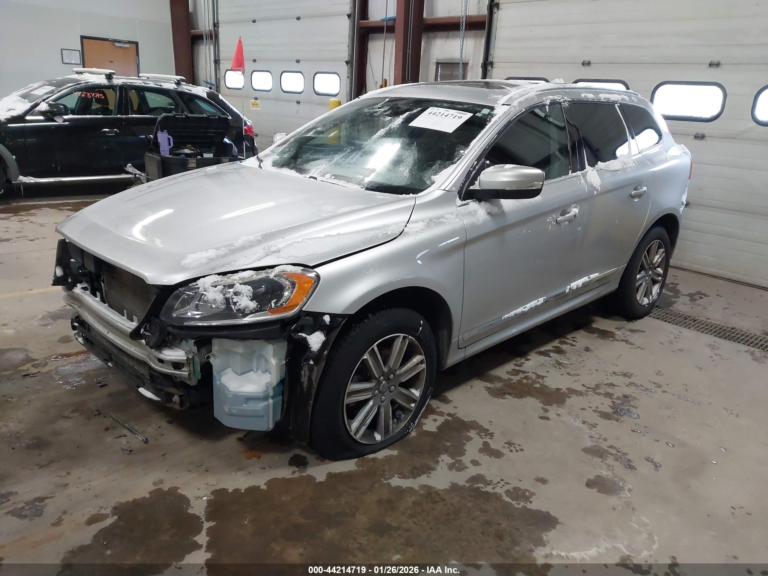 VOLVO XC60 image 2