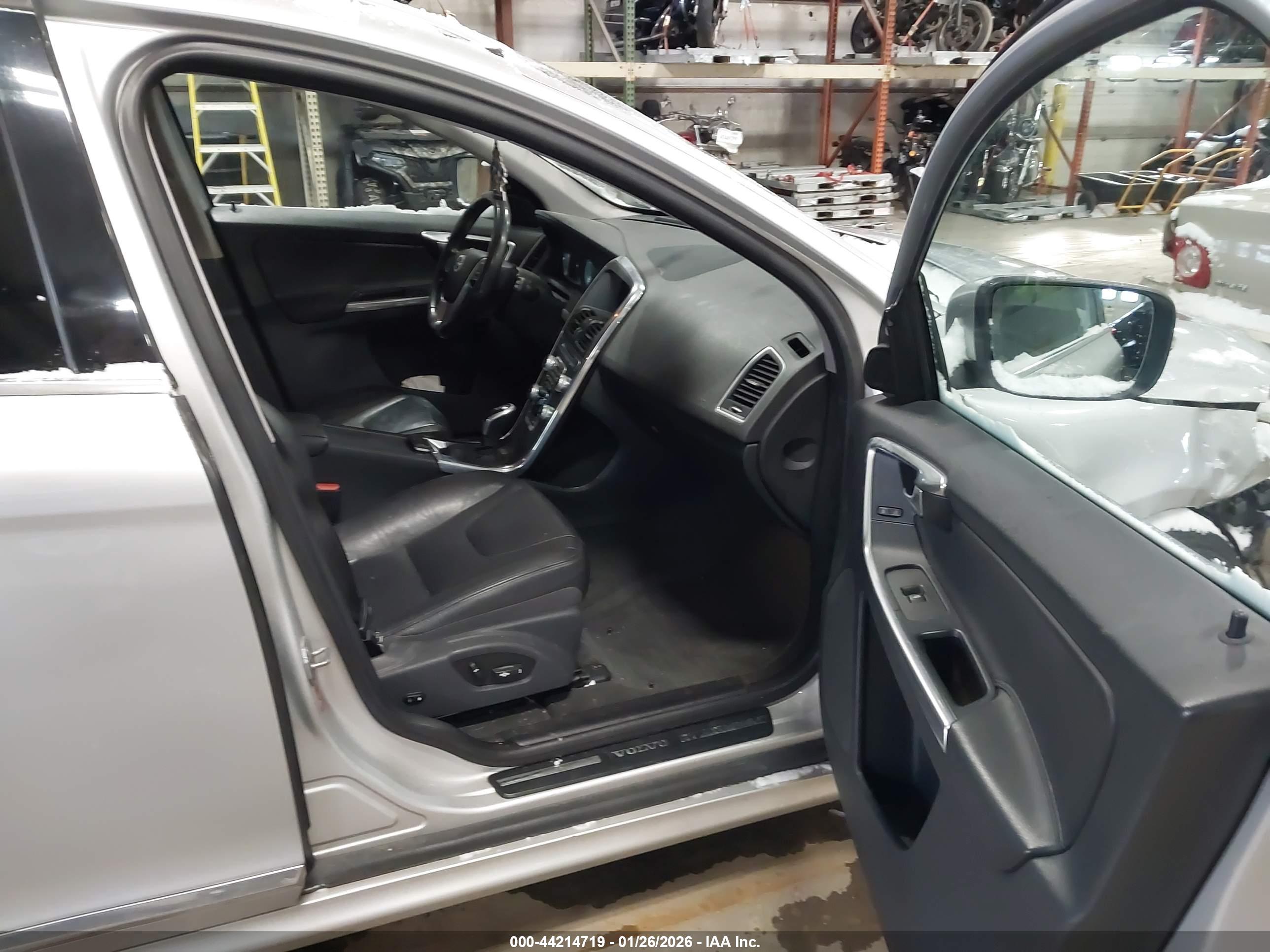 VOLVO XC60 image 5