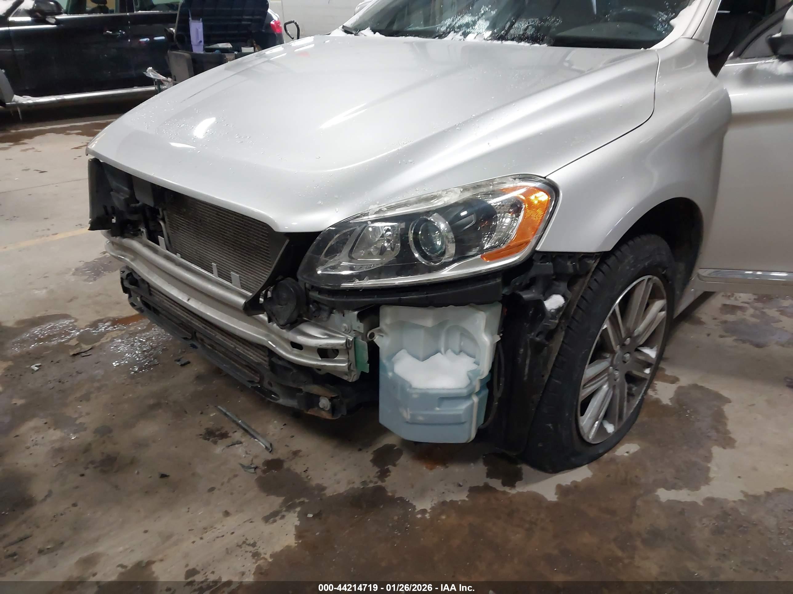 VOLVO XC60 image 6