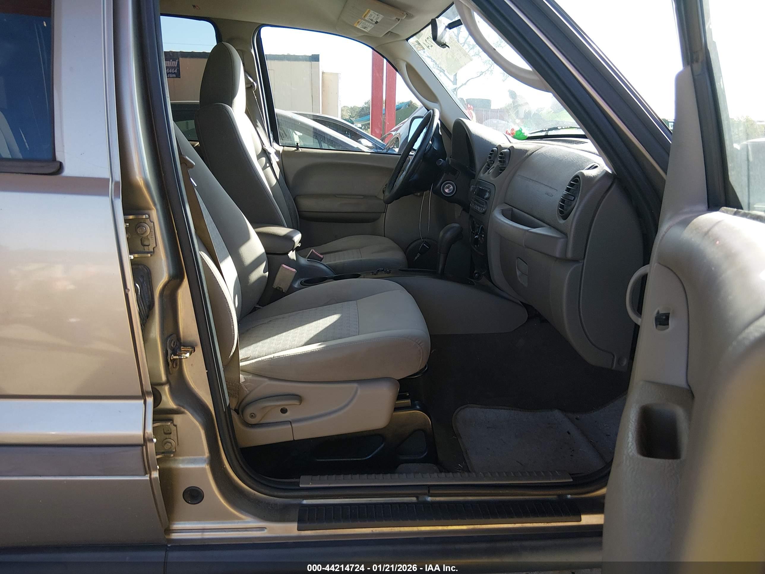 JEEP LIBERTY image 5