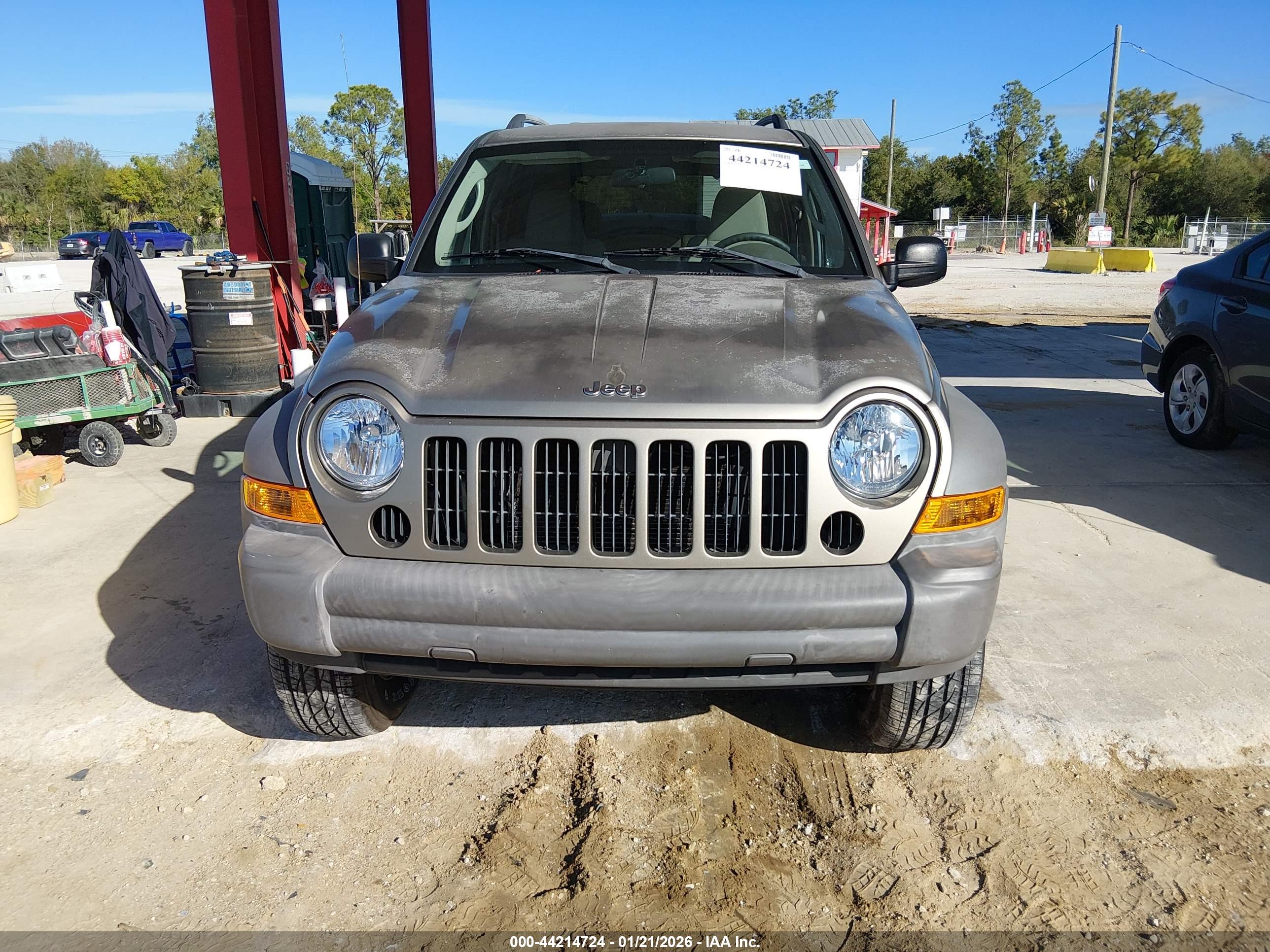 JEEP LIBERTY image 6