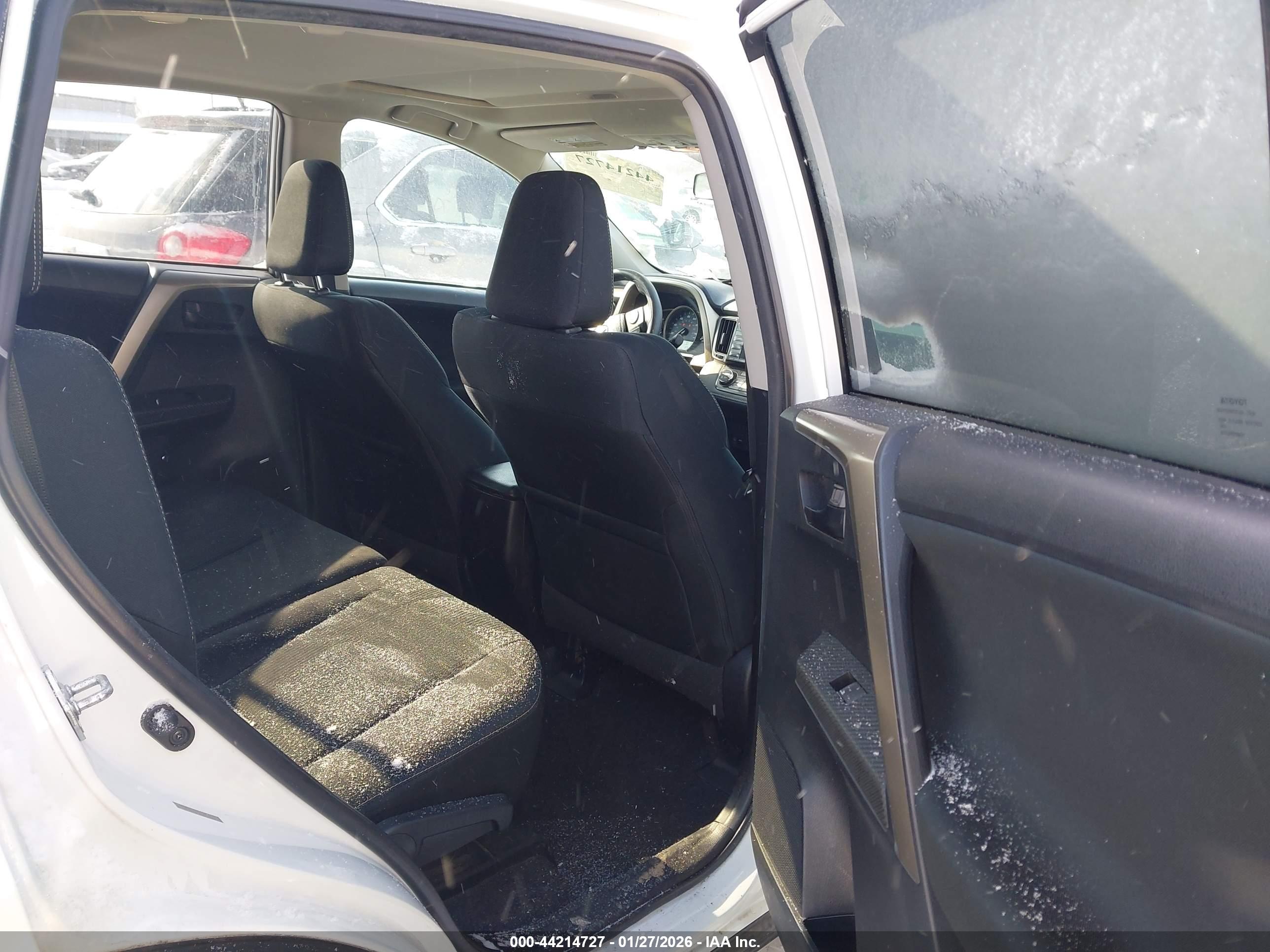 TOYOTA RAV4 image 8