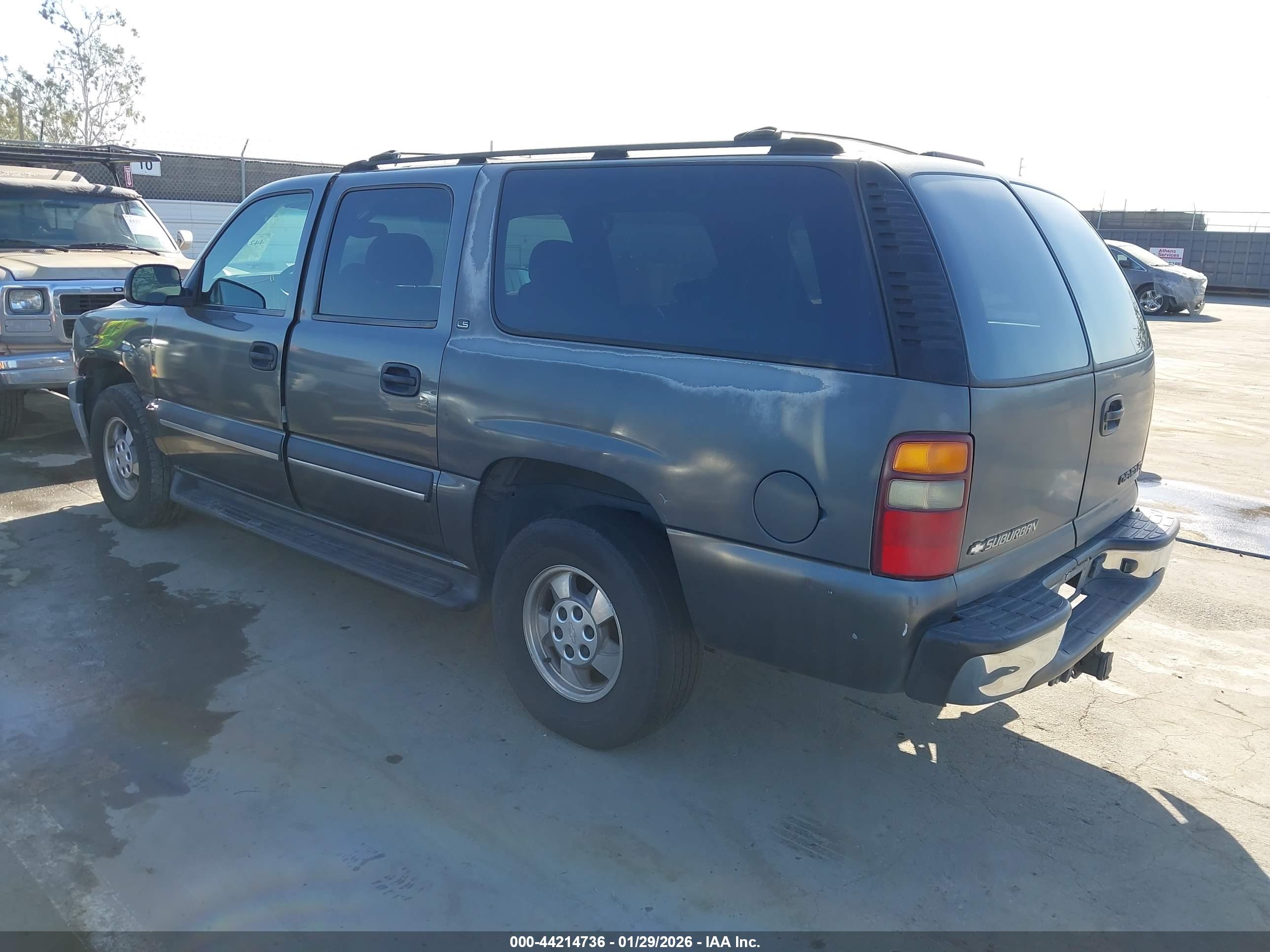 CHEVROLET SUBURBAN image 3