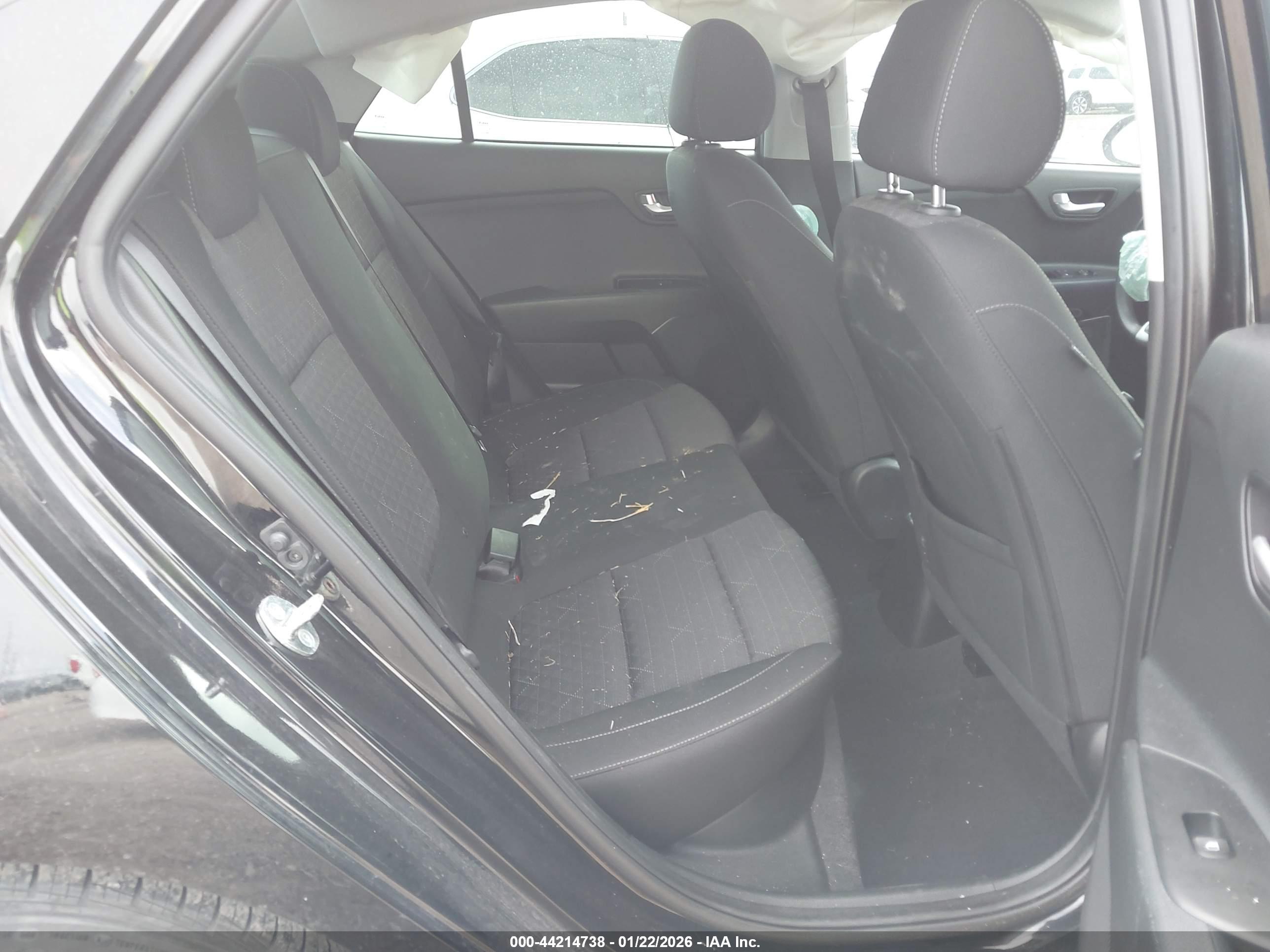 KIA RIO image 8