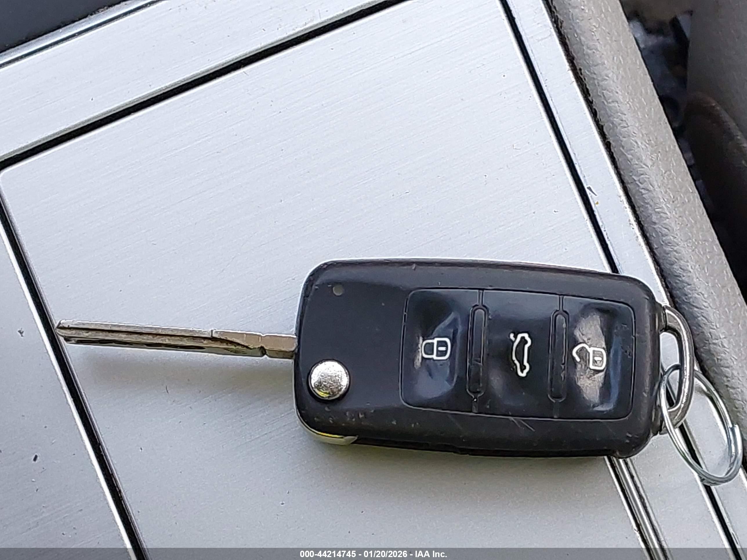 VOLKSWAGEN PASSAT image 11