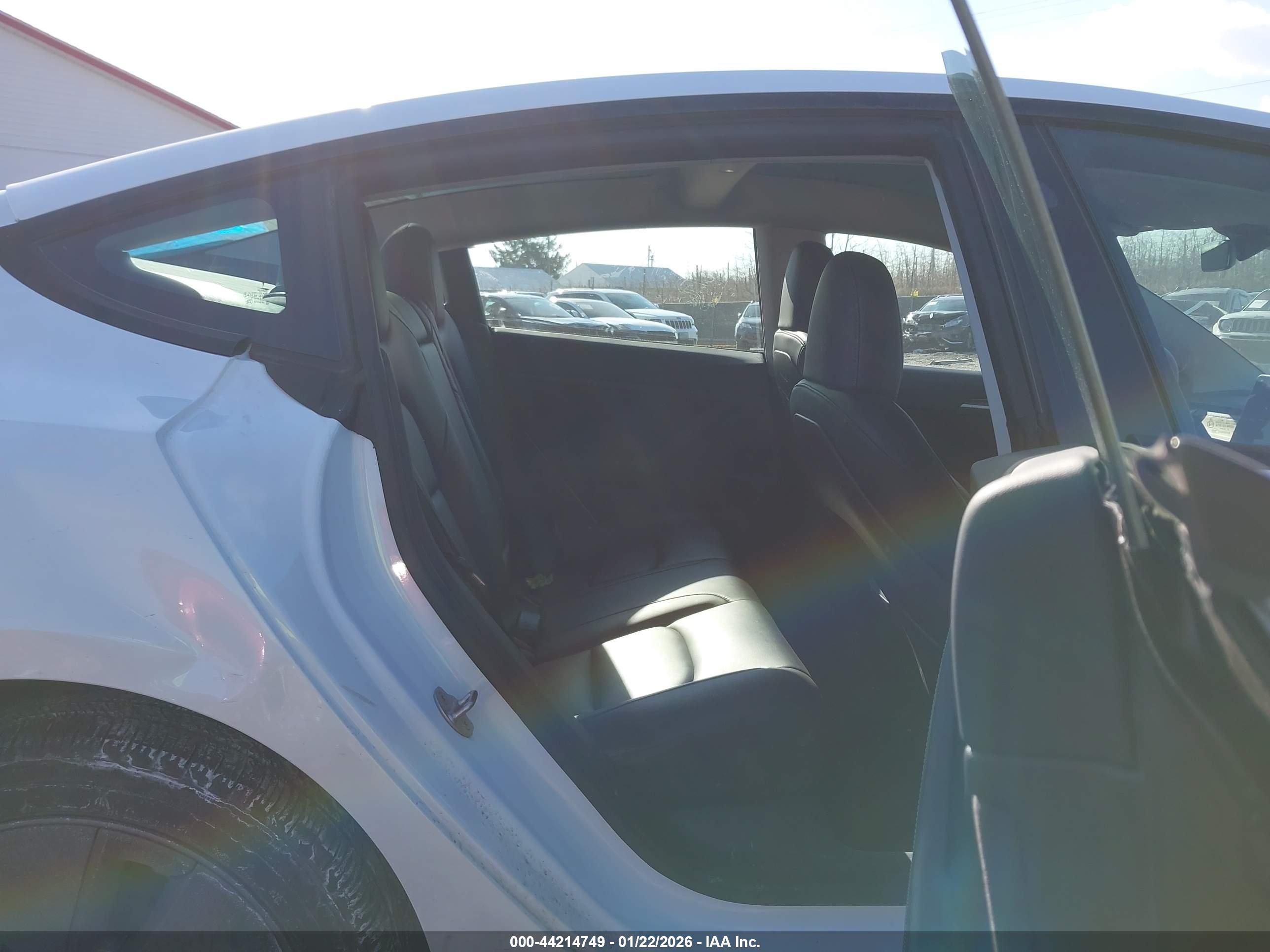 TESLA MODEL image 8