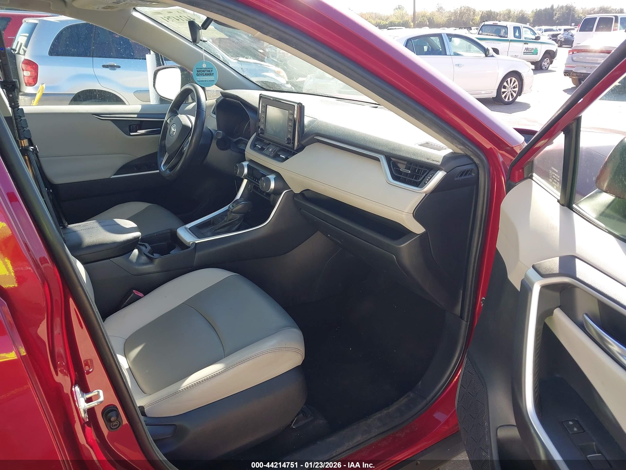 TOYOTA RAV4 image 5
