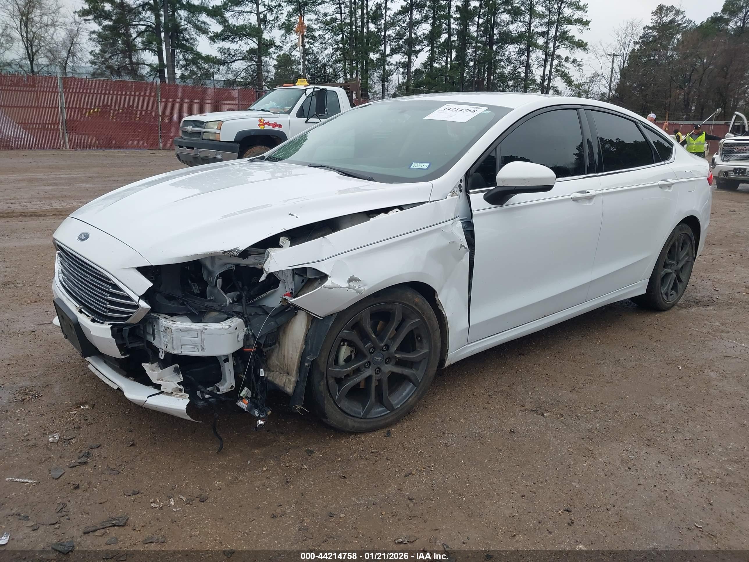 FORD FUSION image 2