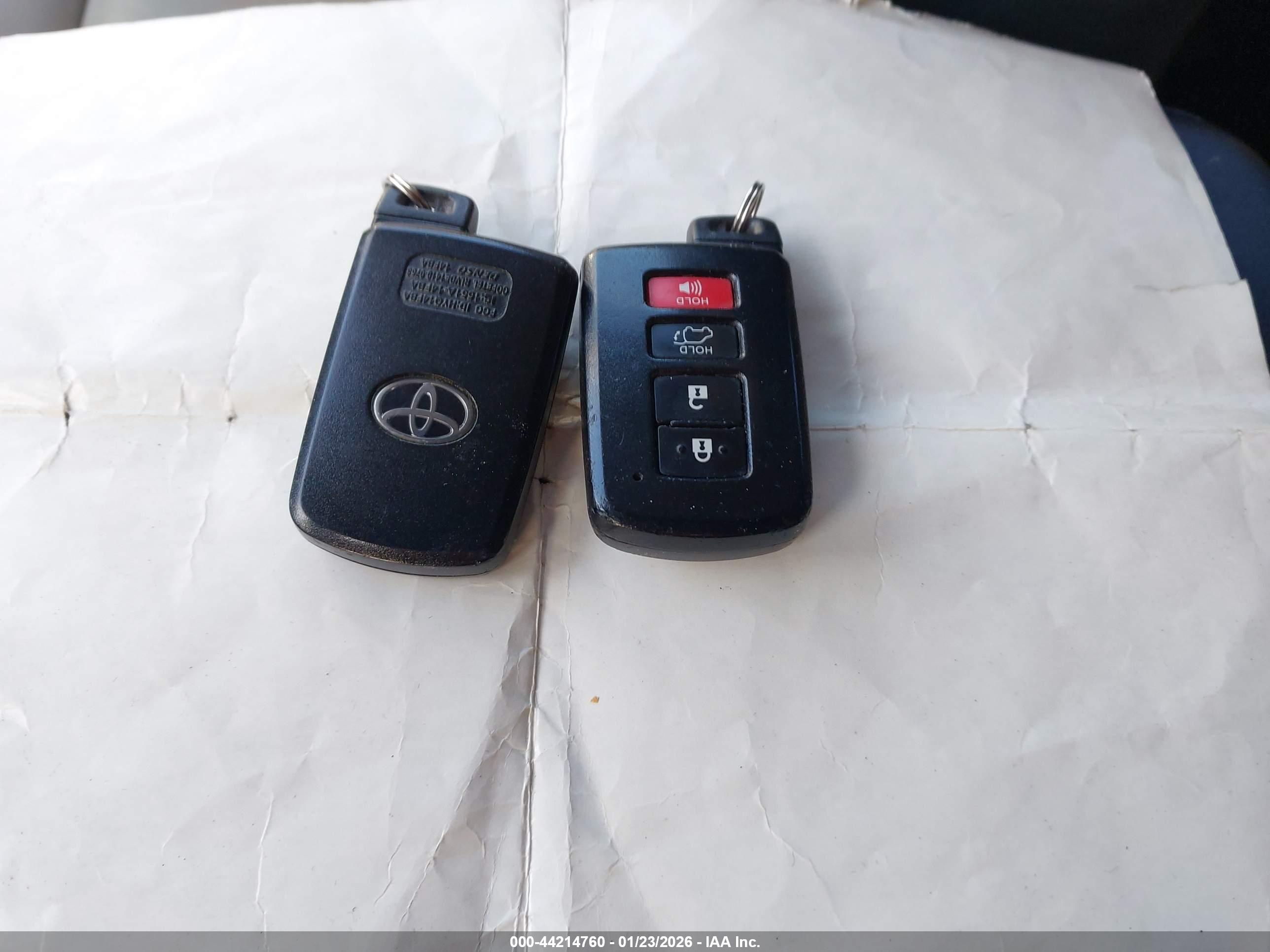 TOYOTA RAV4 image 11