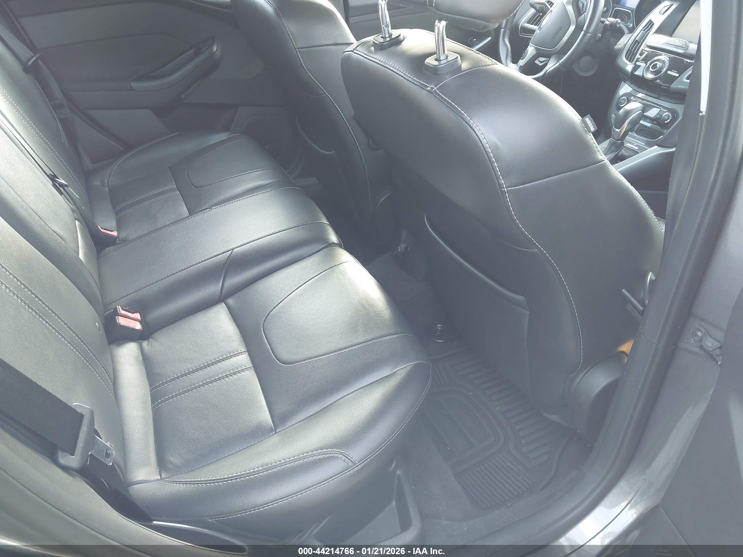 FORD FOCUS image 8
