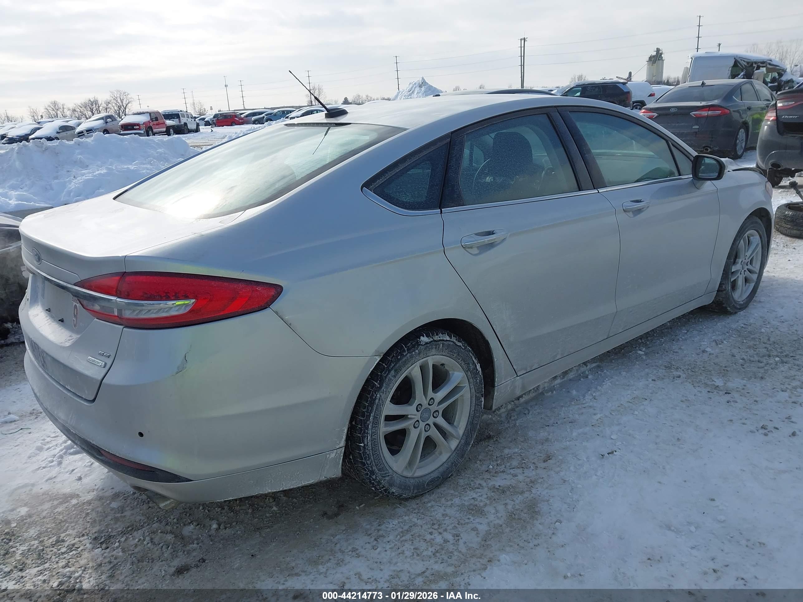 FORD FUSION image 4