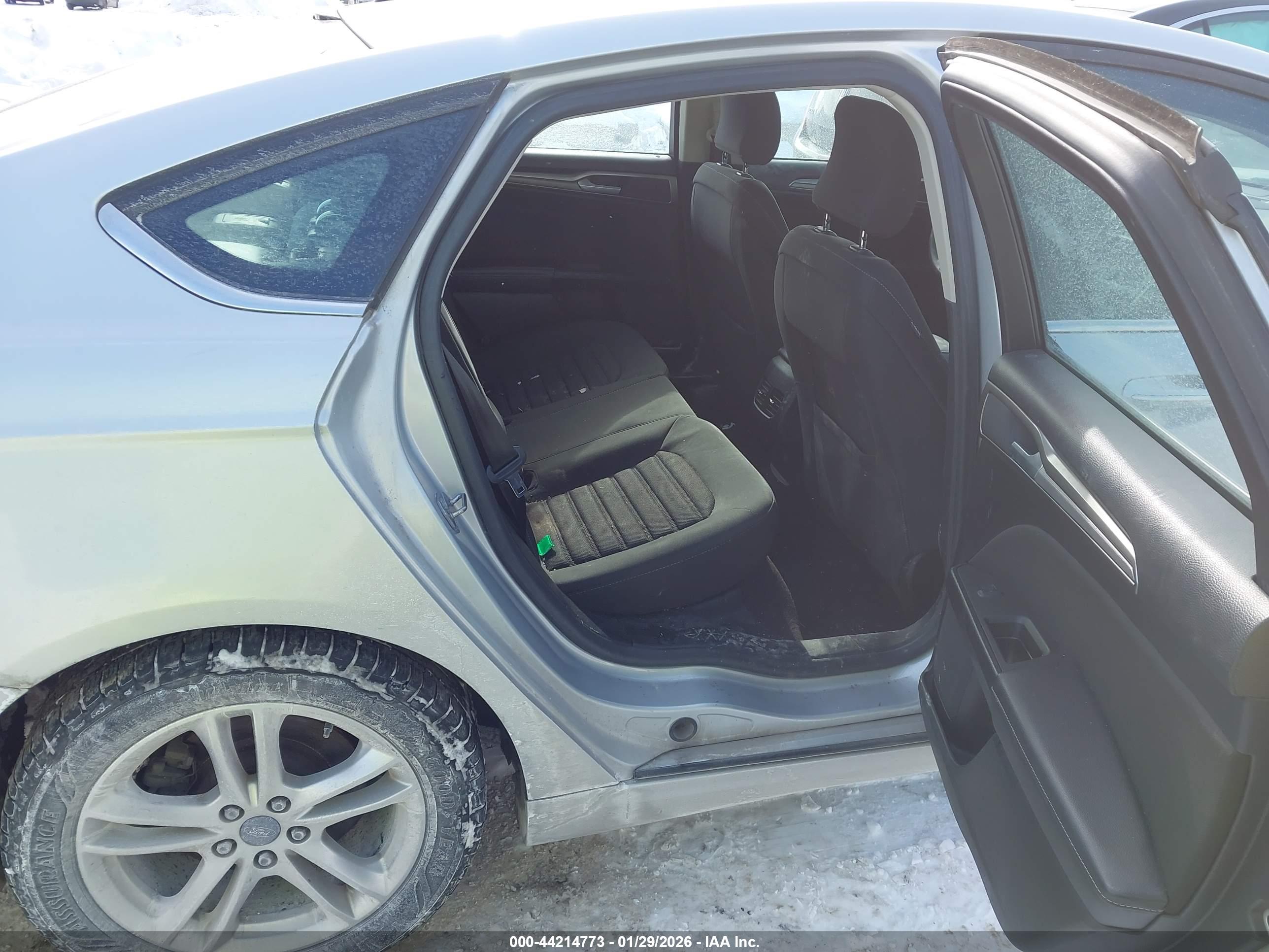 FORD FUSION image 8