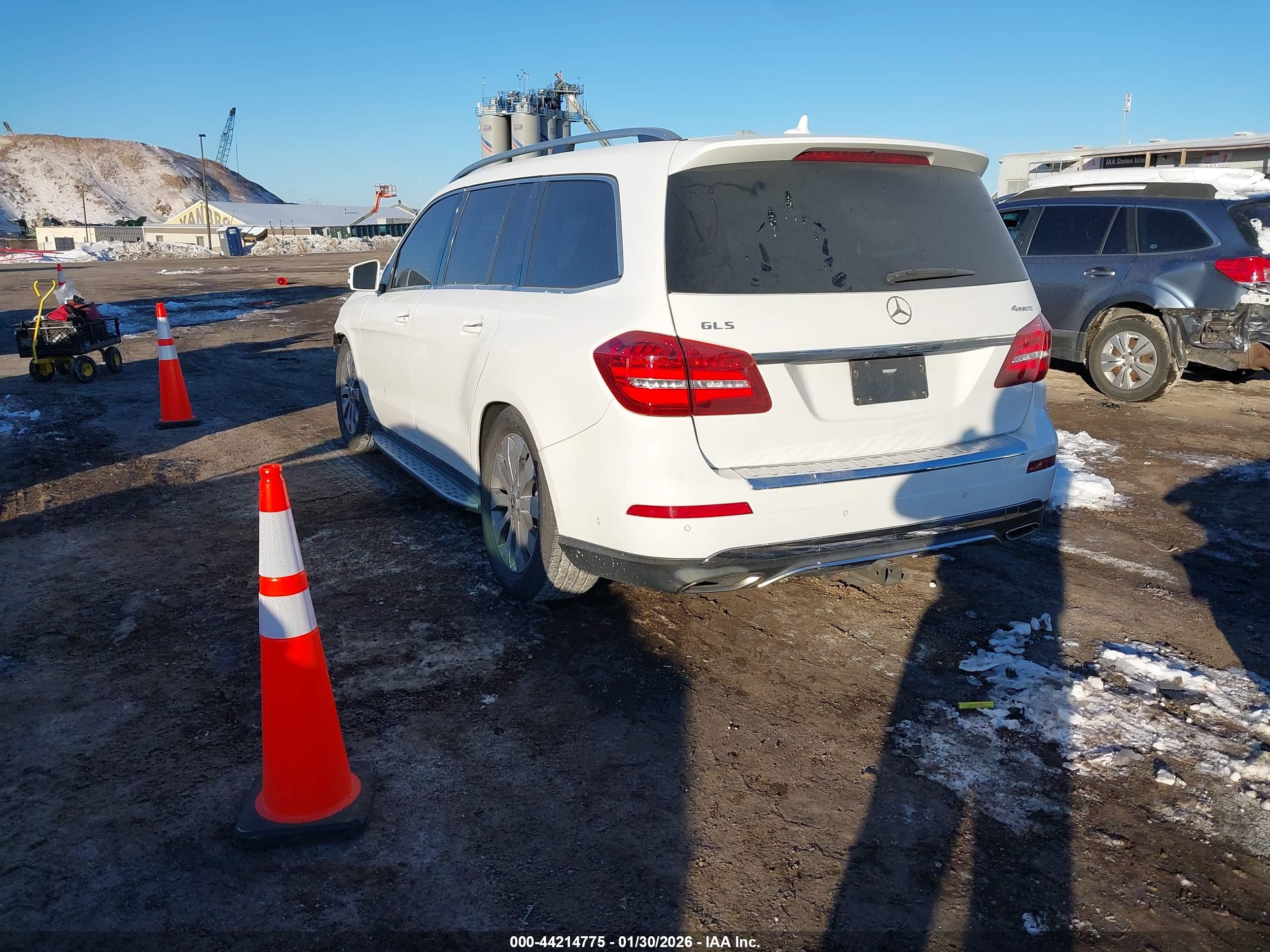 MERCEDES-BENZ GLS image 3
