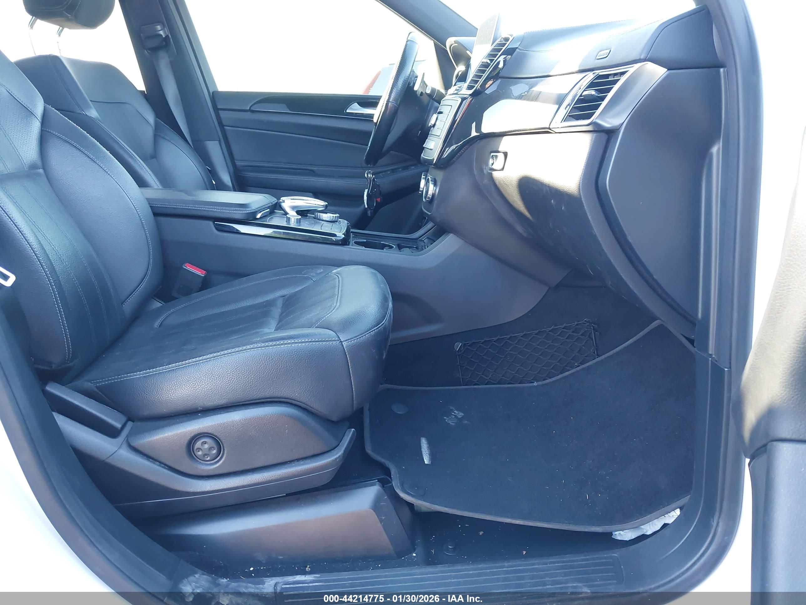MERCEDES-BENZ GLS image 5