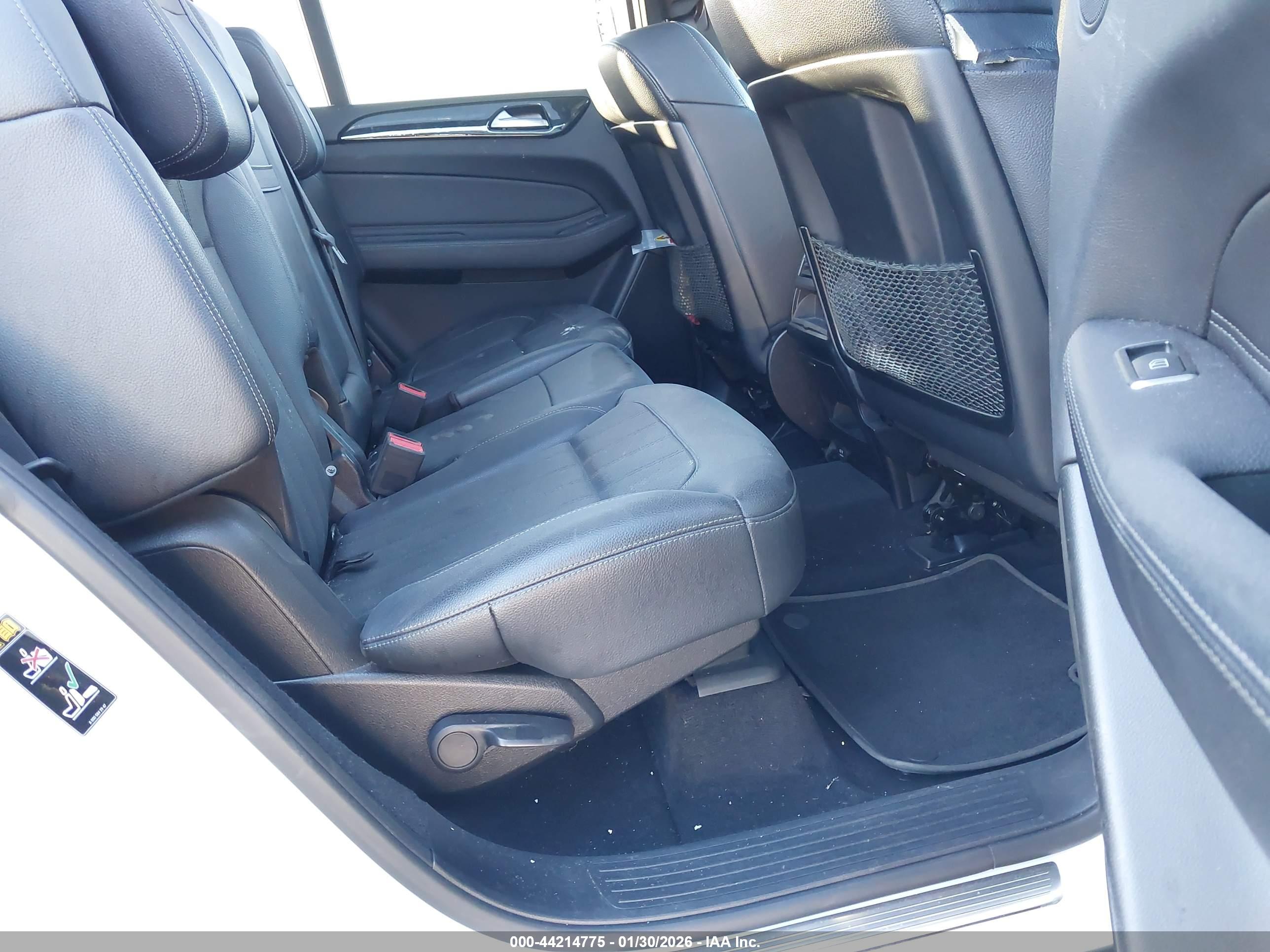 MERCEDES-BENZ GLS image 8
