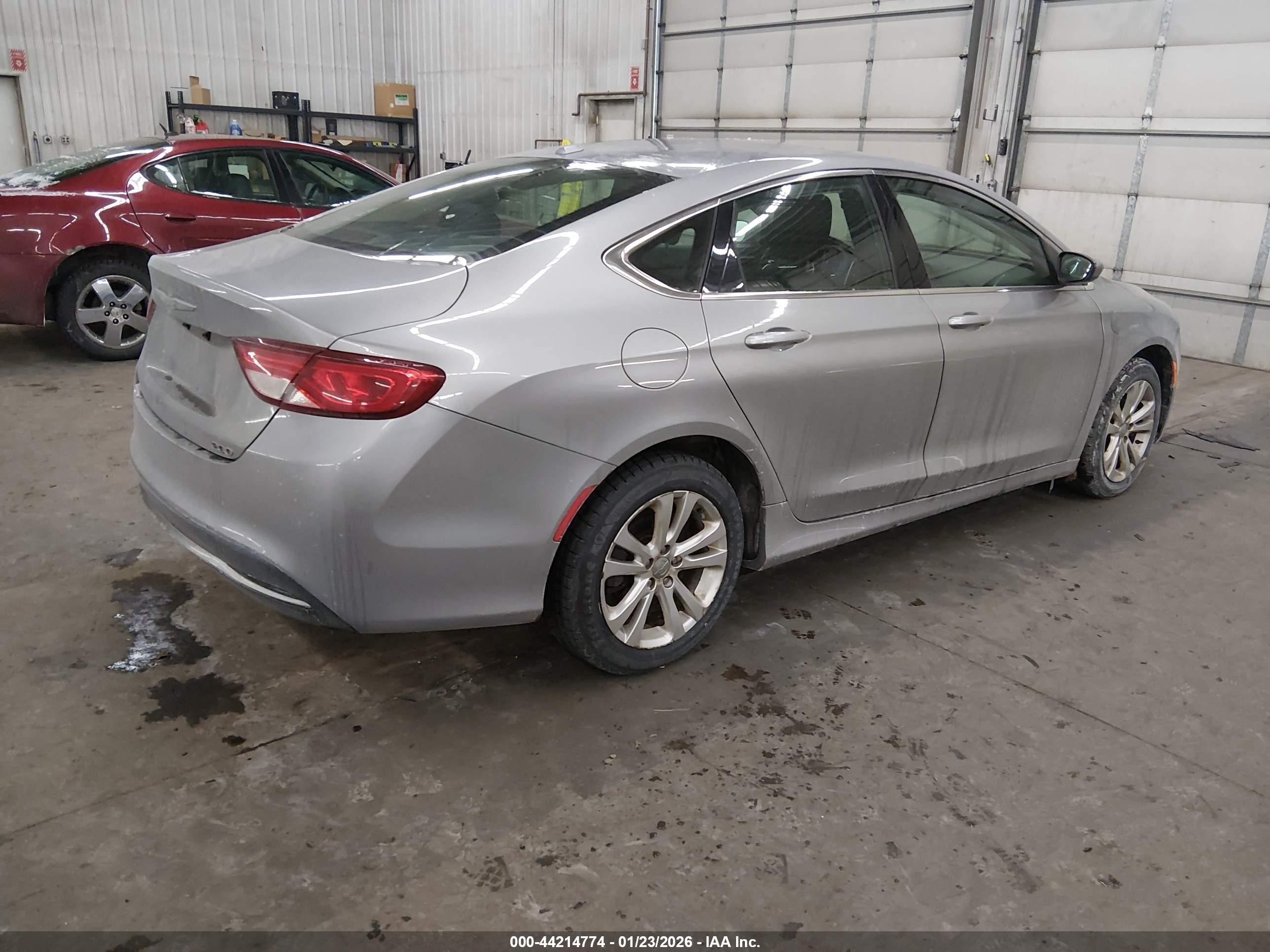 CHRYSLER 200 image 4
