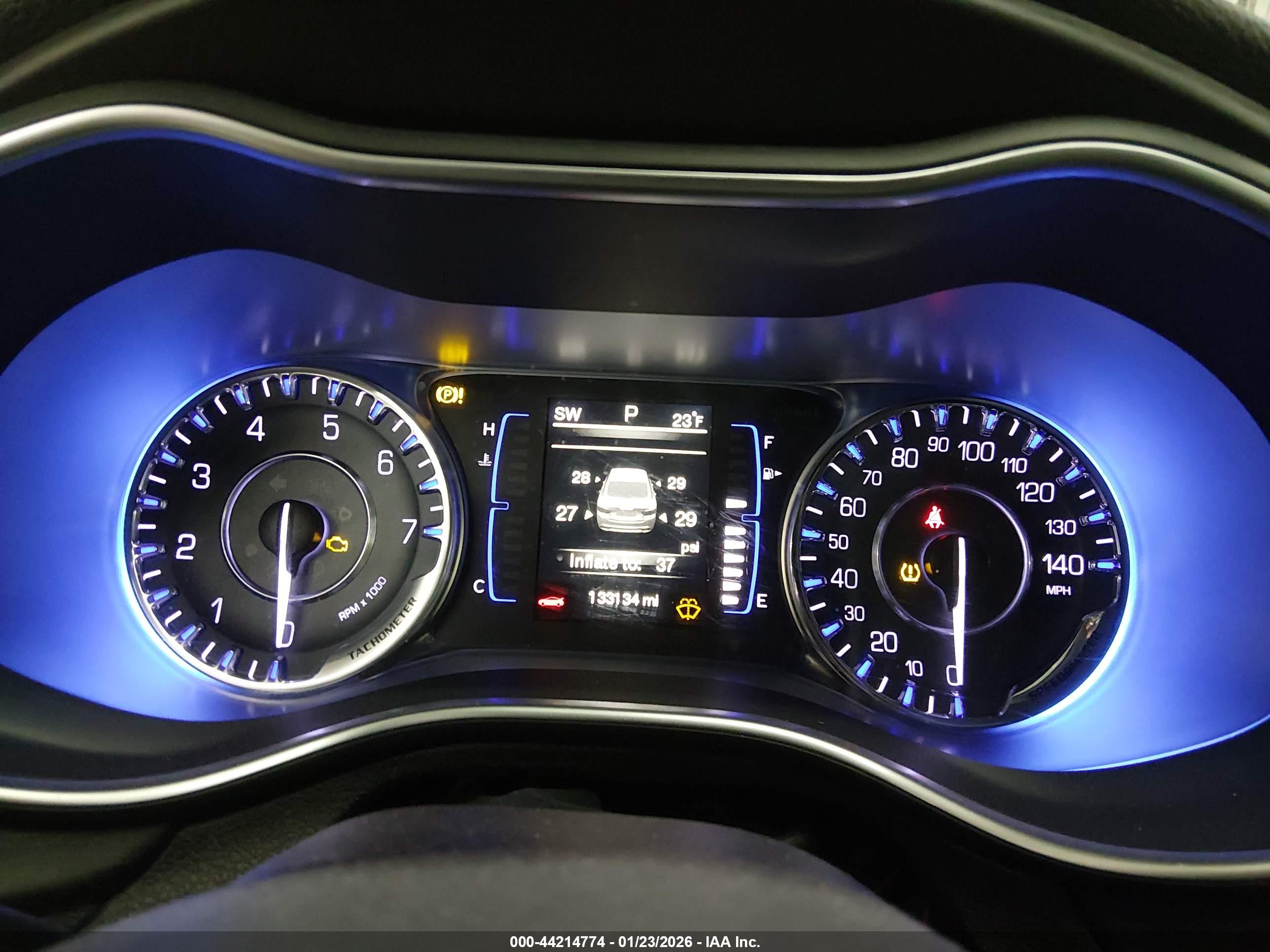 CHRYSLER 200 image 7