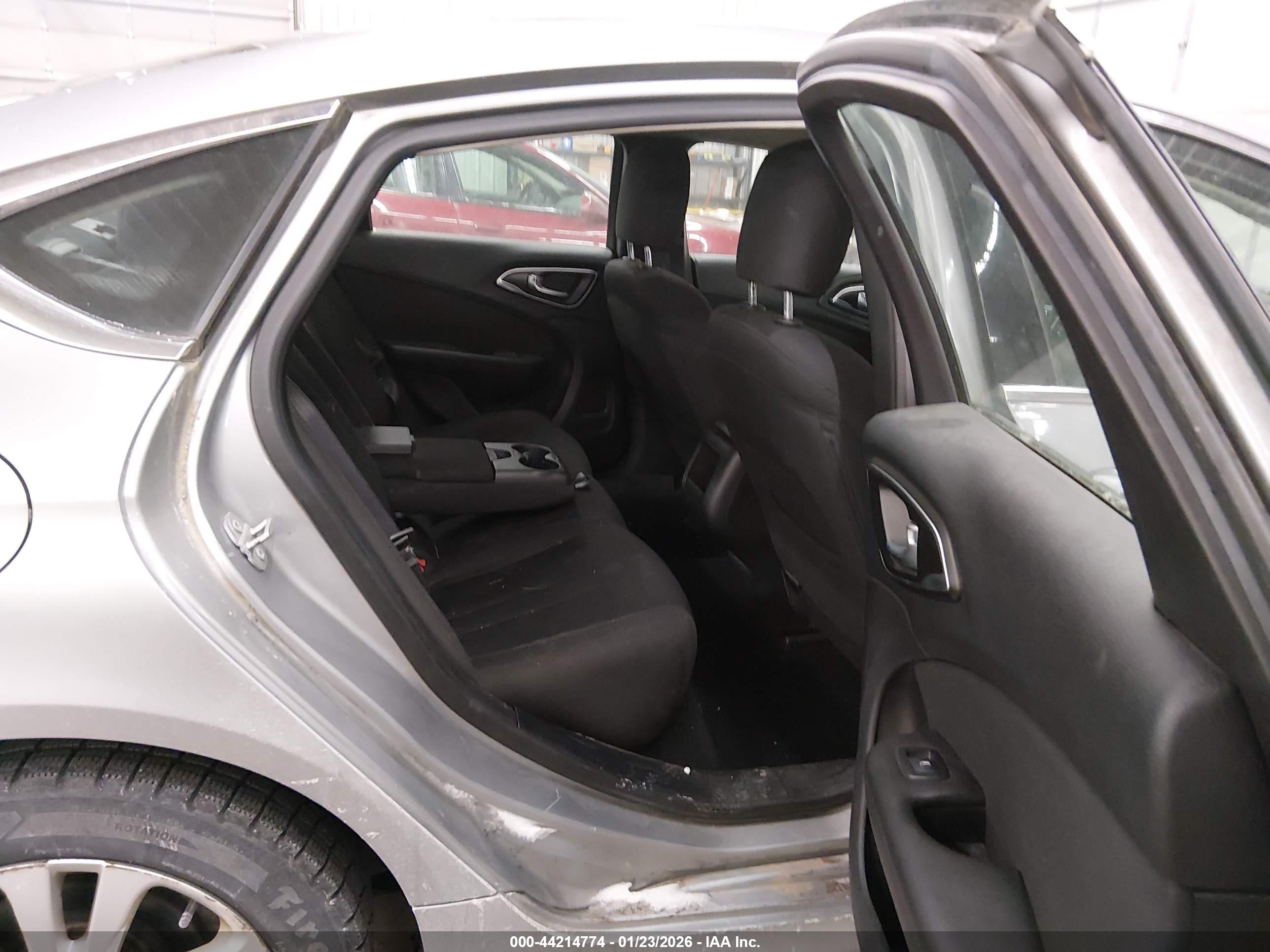 CHRYSLER 200 image 8