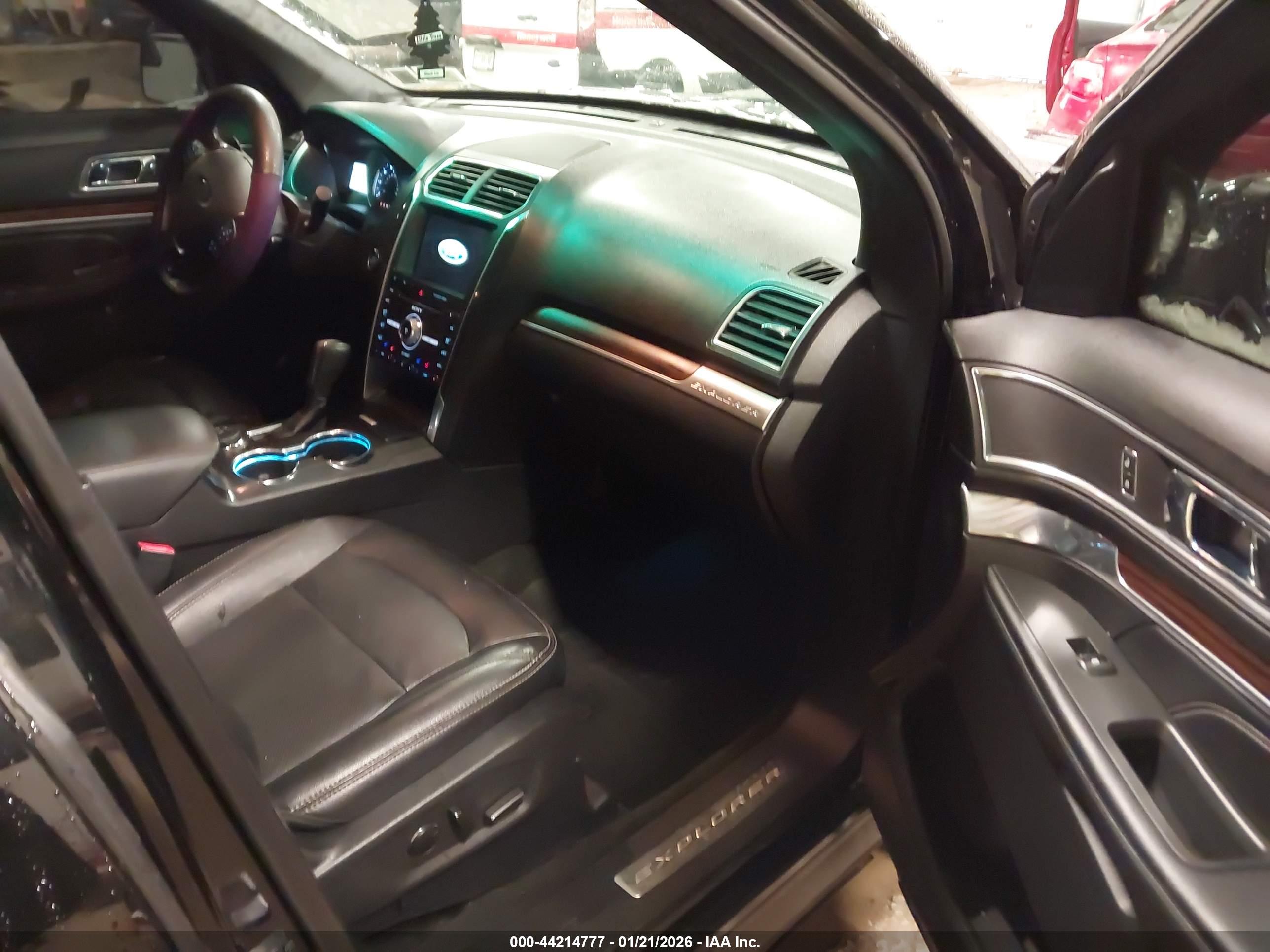FORD EXPLORER image 5