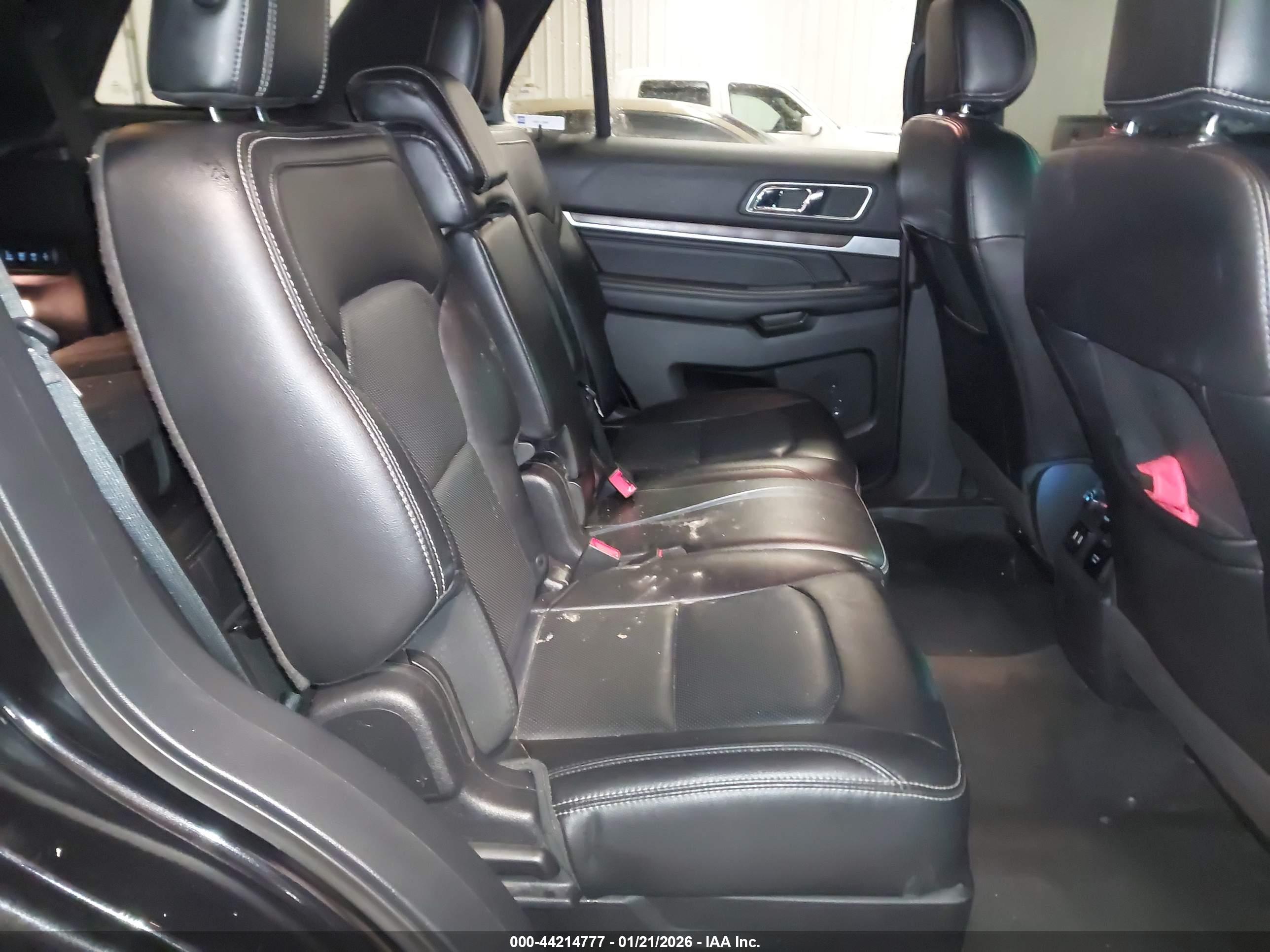 FORD EXPLORER image 8