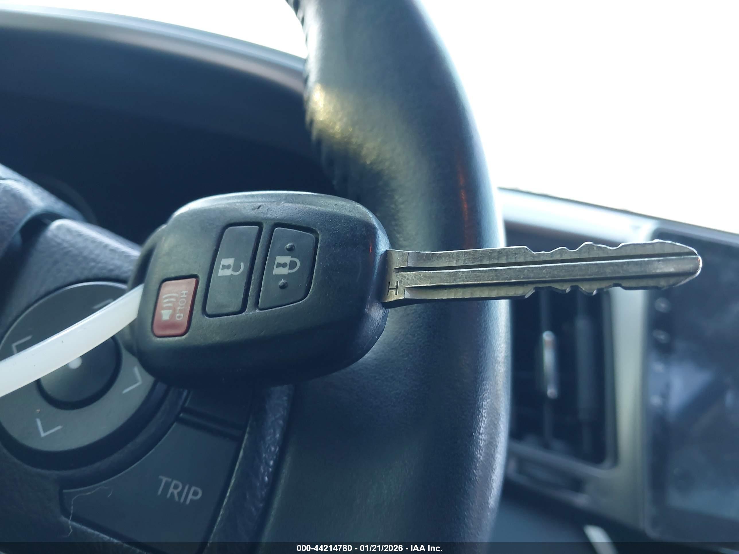 TOYOTA RAV4 image 11