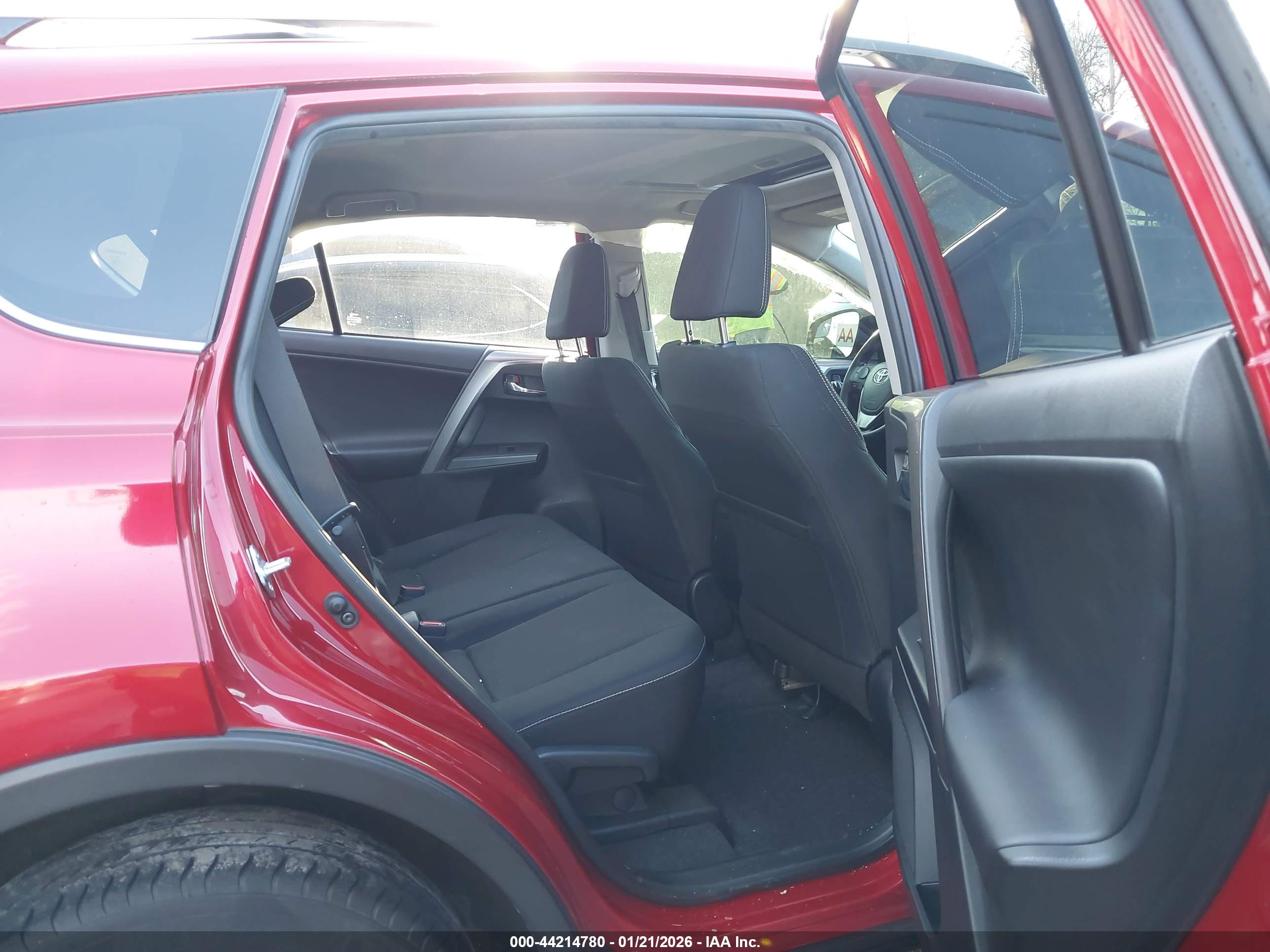 TOYOTA RAV4 image 8