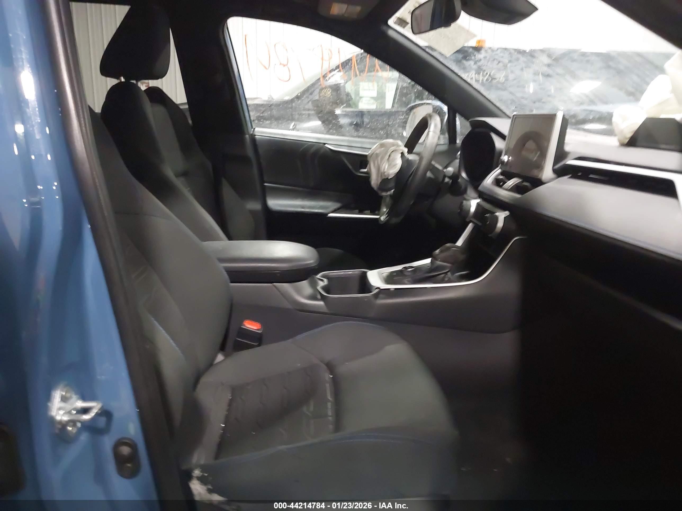TOYOTA RAV4 image 5
