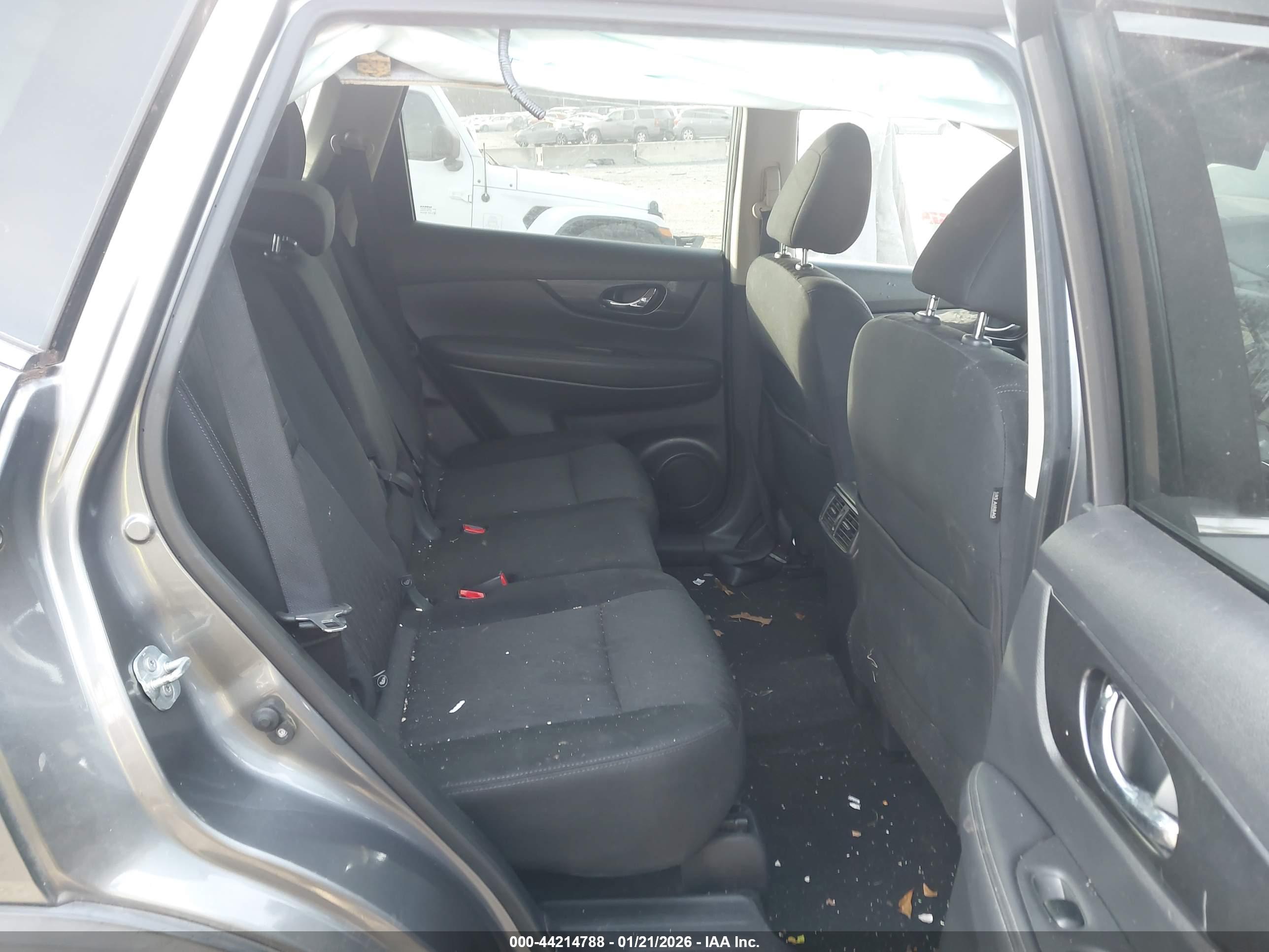 NISSAN ROGUE image 8