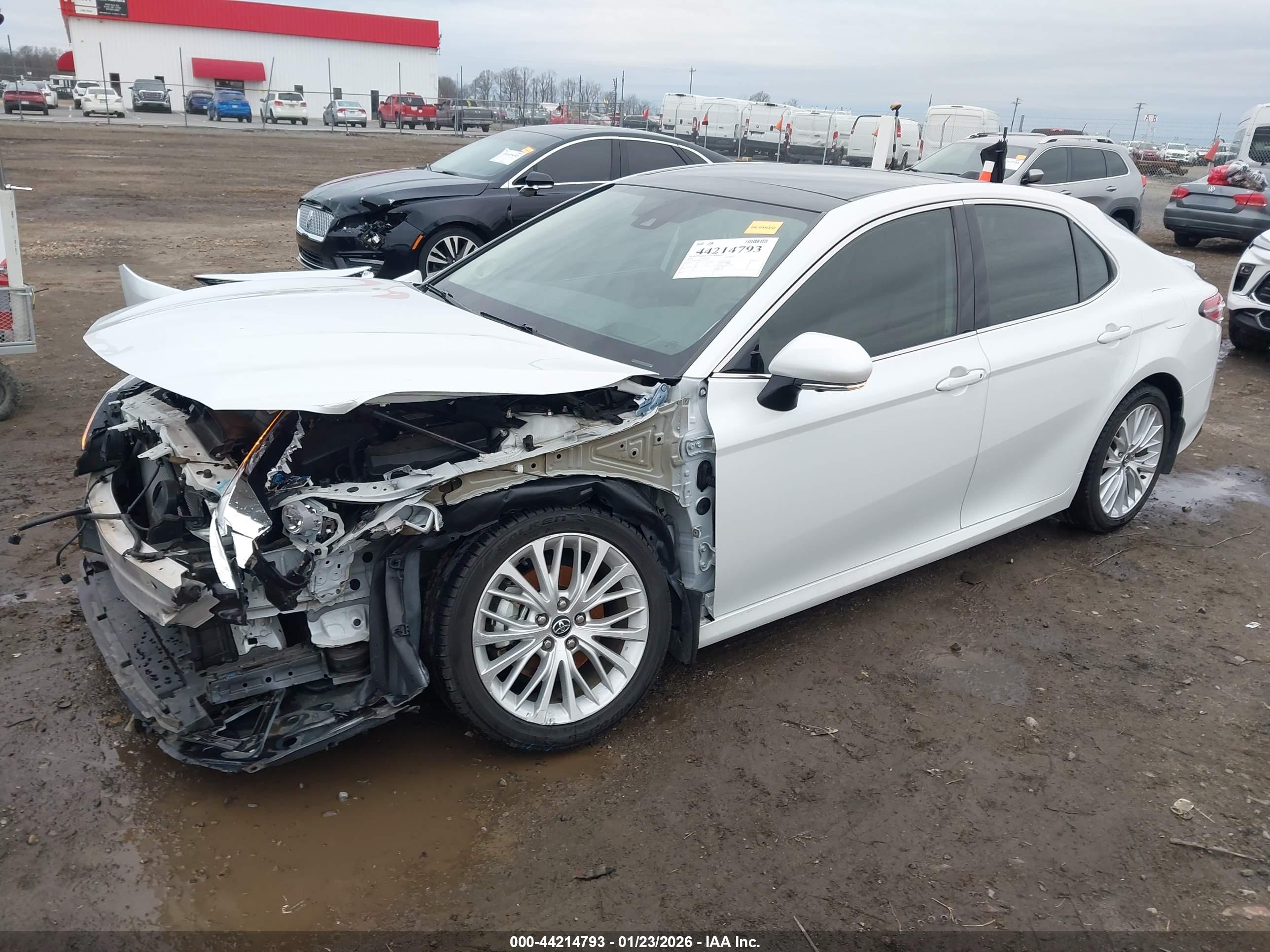 TOYOTA CAMRY image 2