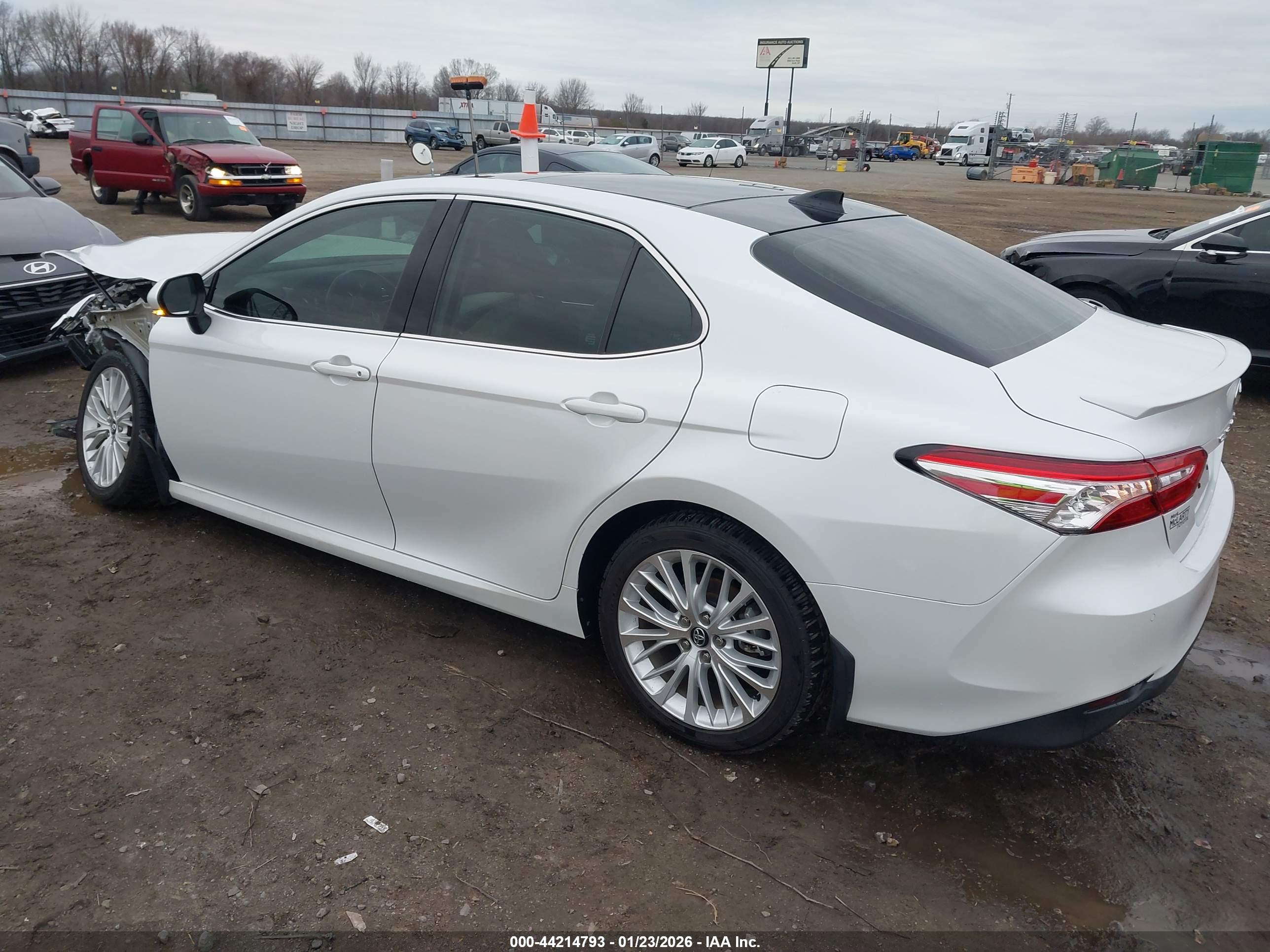 TOYOTA CAMRY image 3