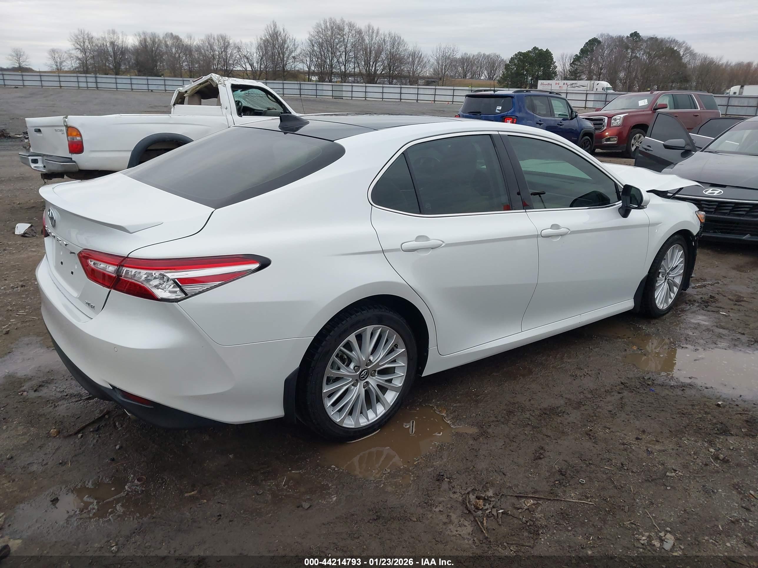 TOYOTA CAMRY image 4