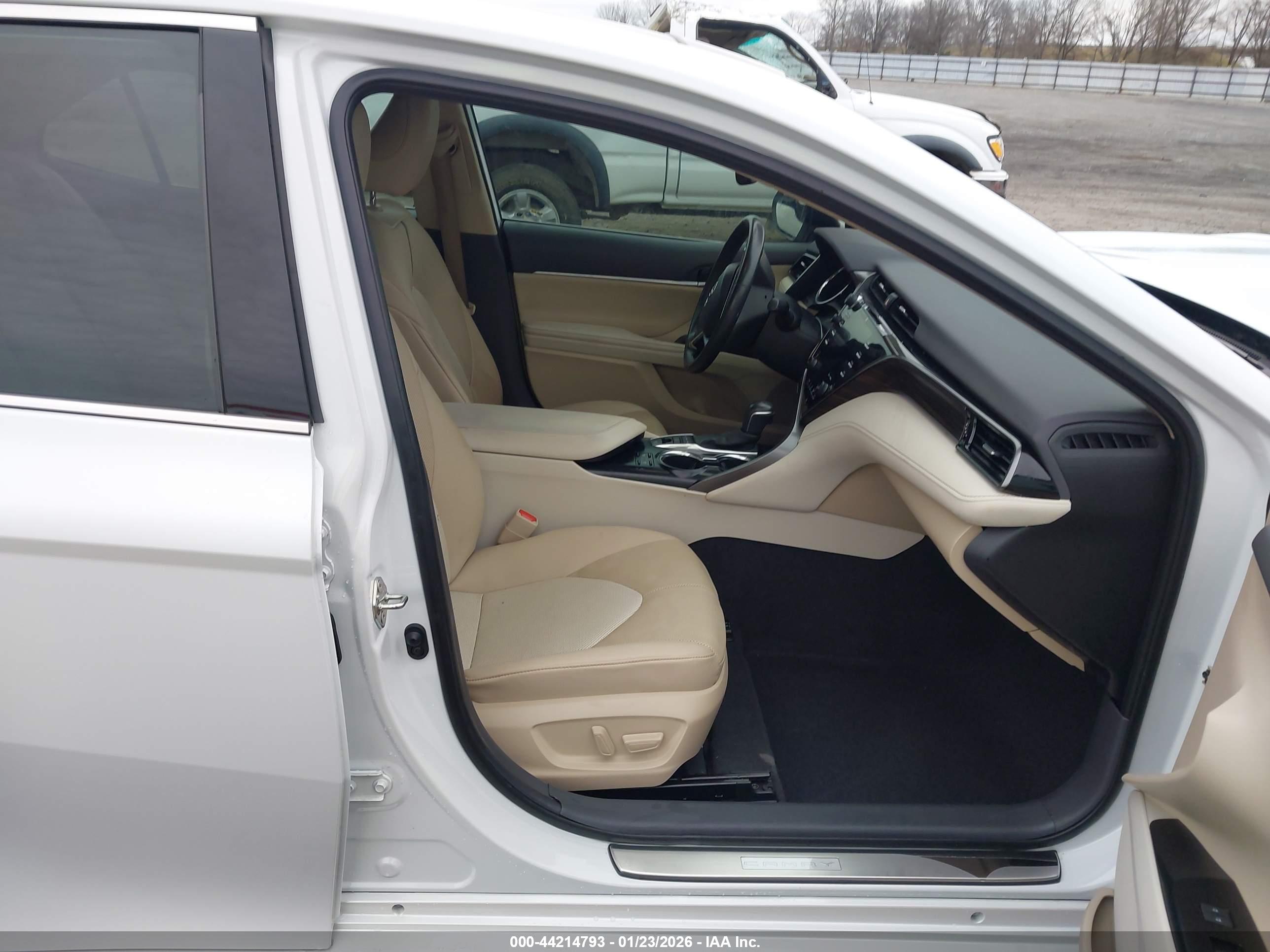 TOYOTA CAMRY image 5