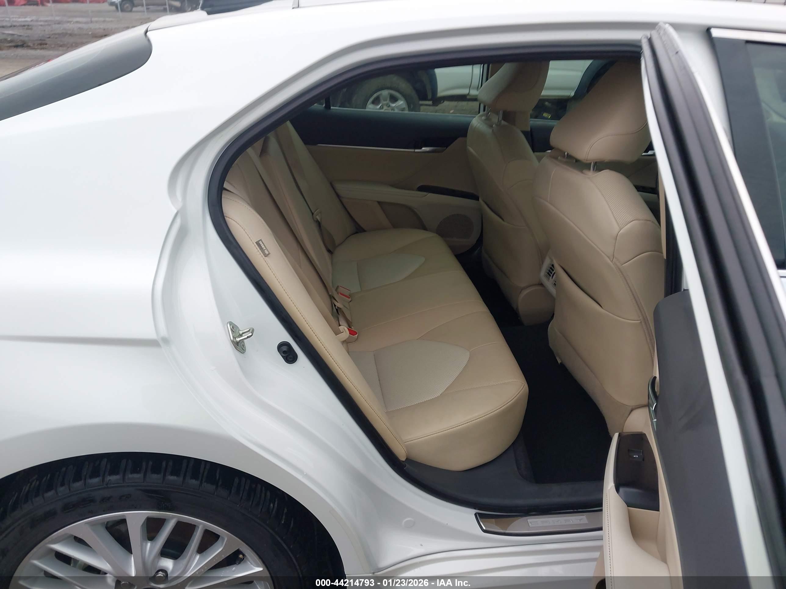 TOYOTA CAMRY image 8